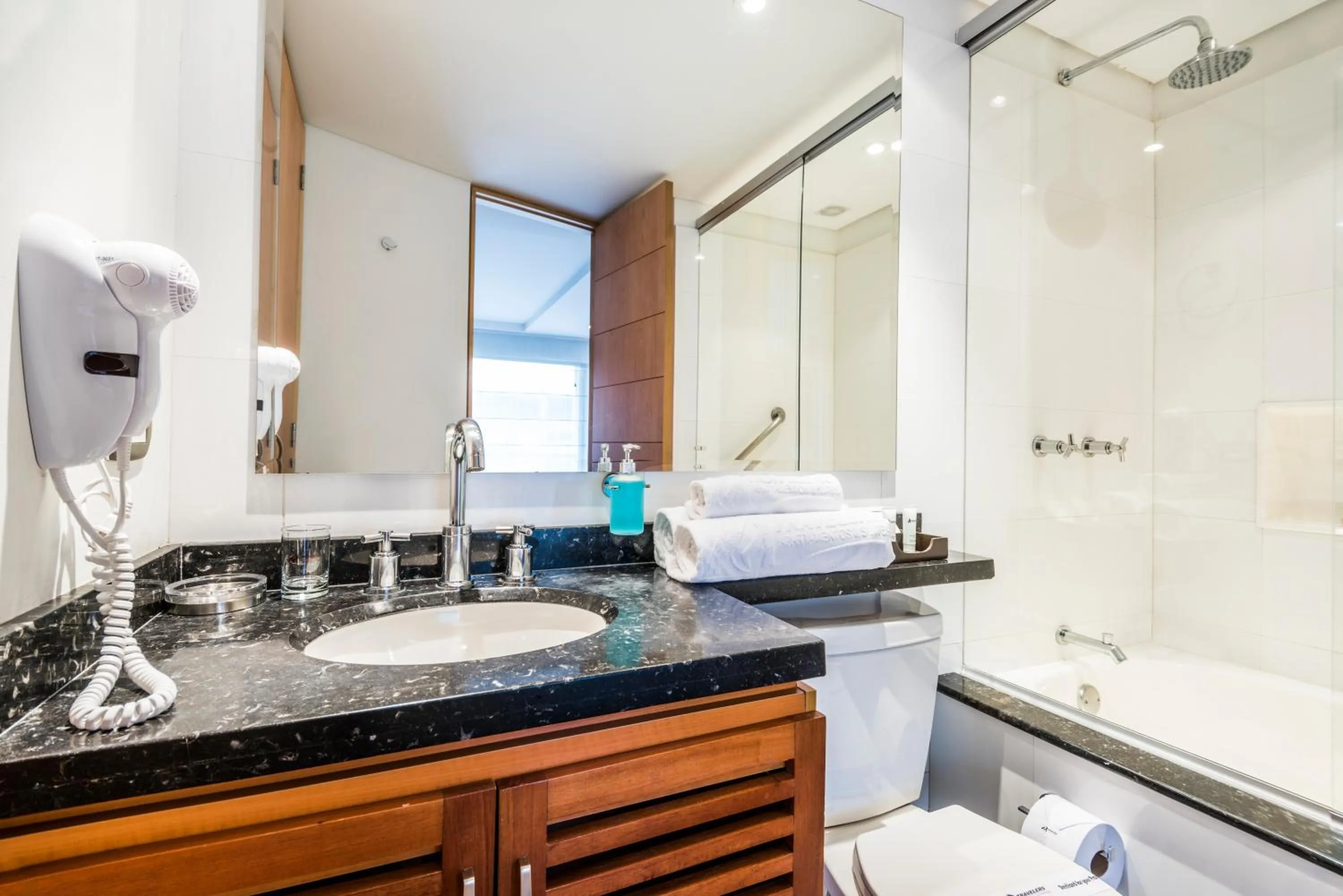 Bathroom, Bed in Travelers Obelisco Apartamentos