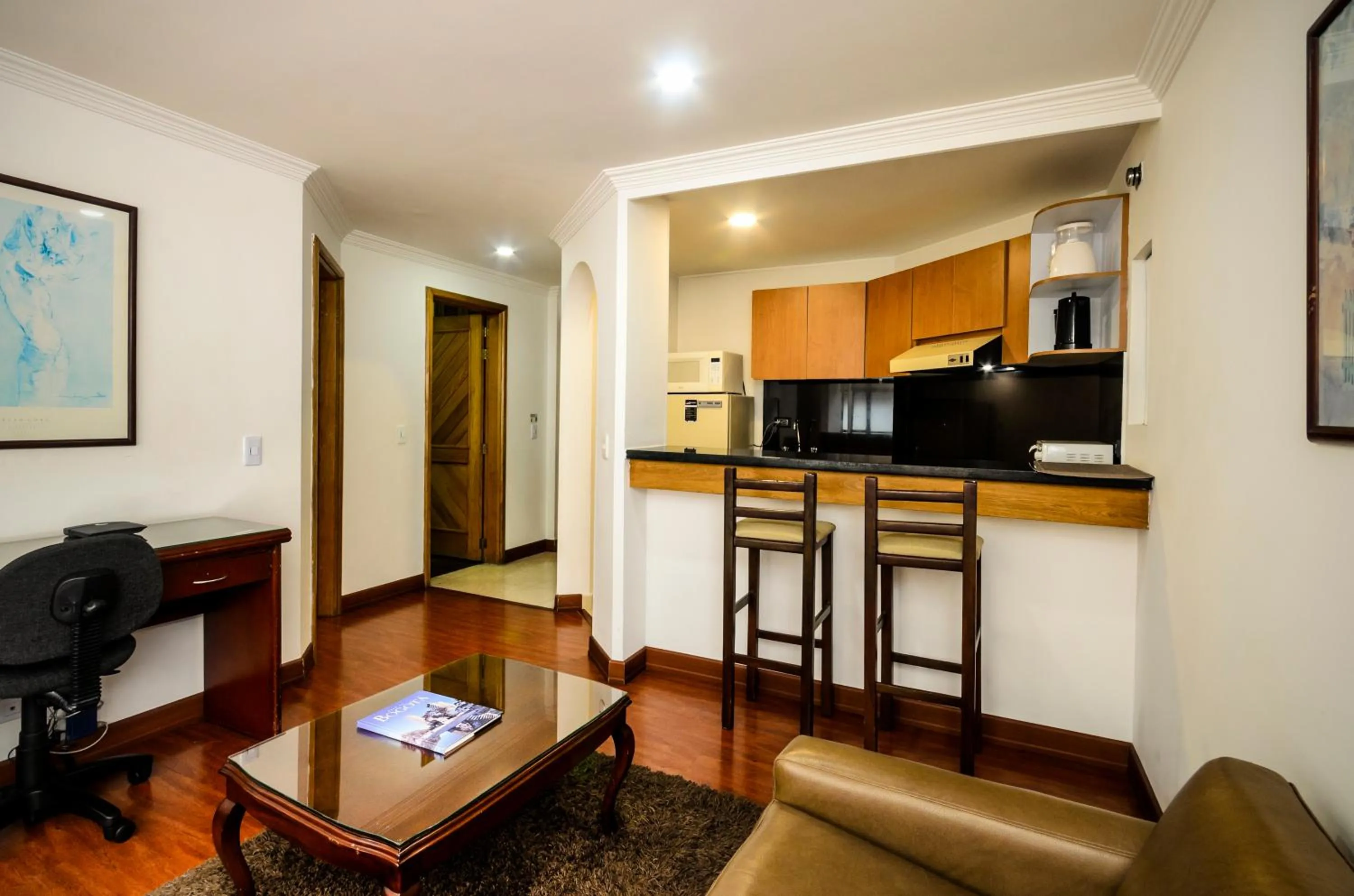Kitchen or kitchenette in Travelers Fontana Plaza