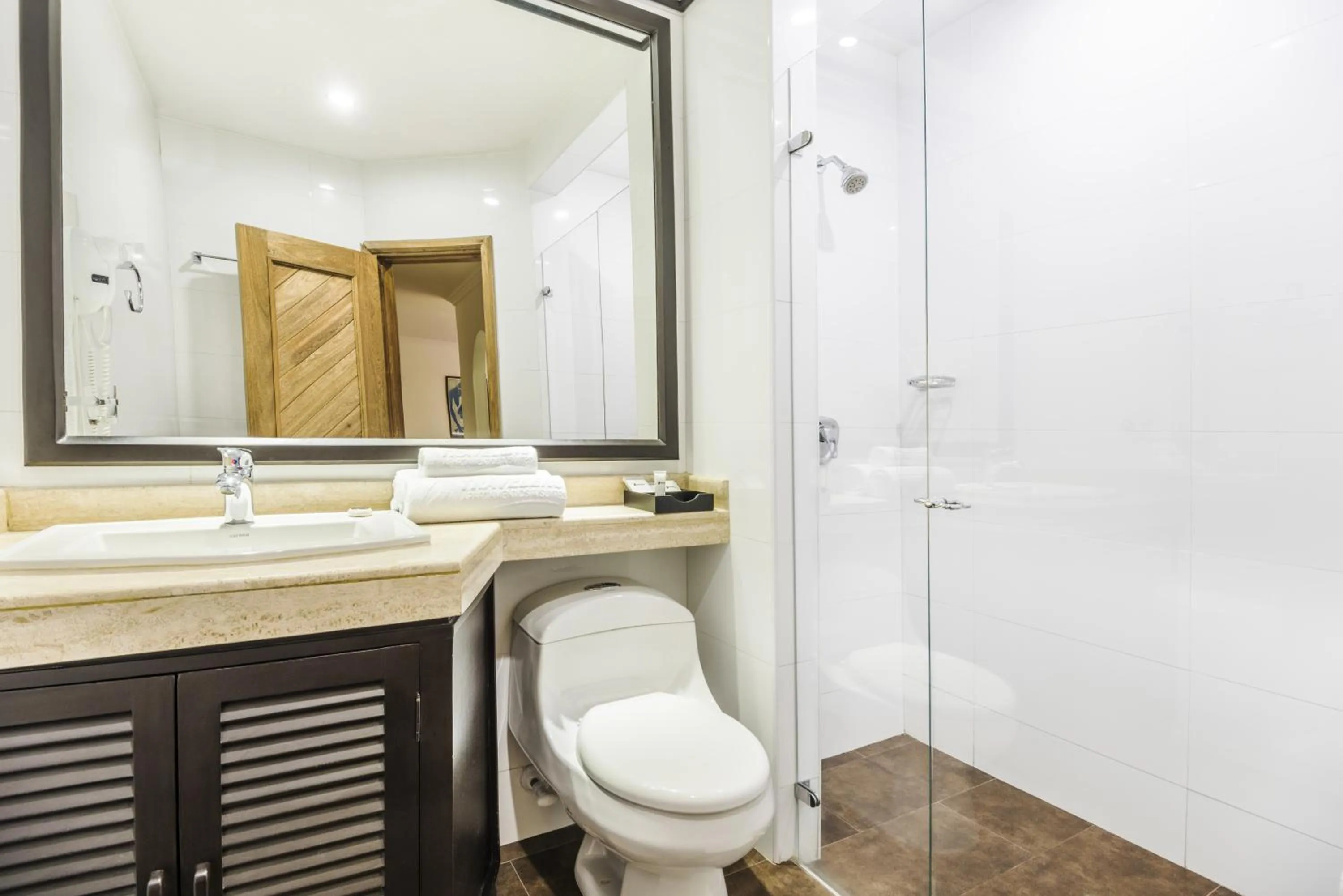 Bathroom in Travelers Fontana Plaza