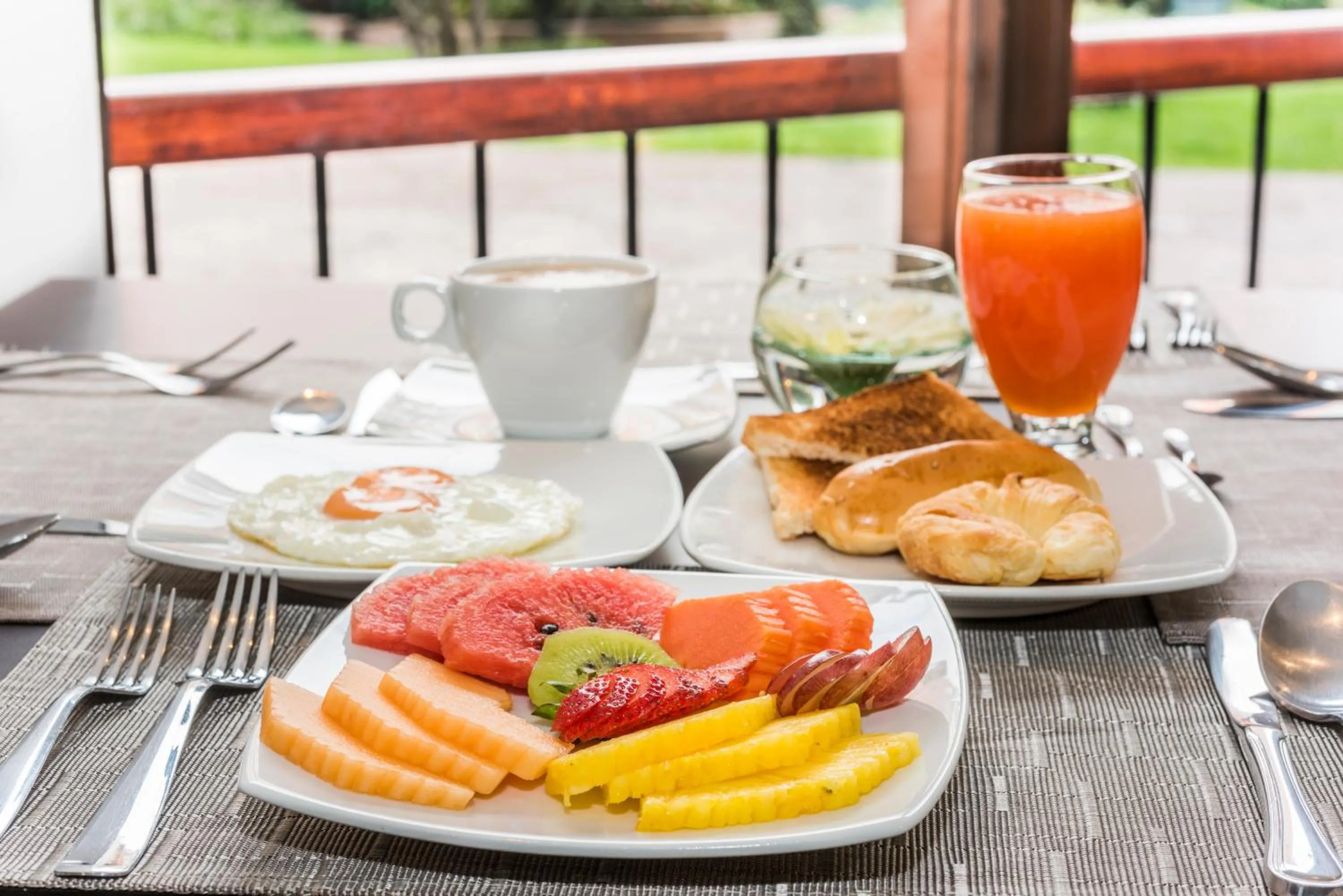 Food and drinks in Travelers Condominio Plenitud