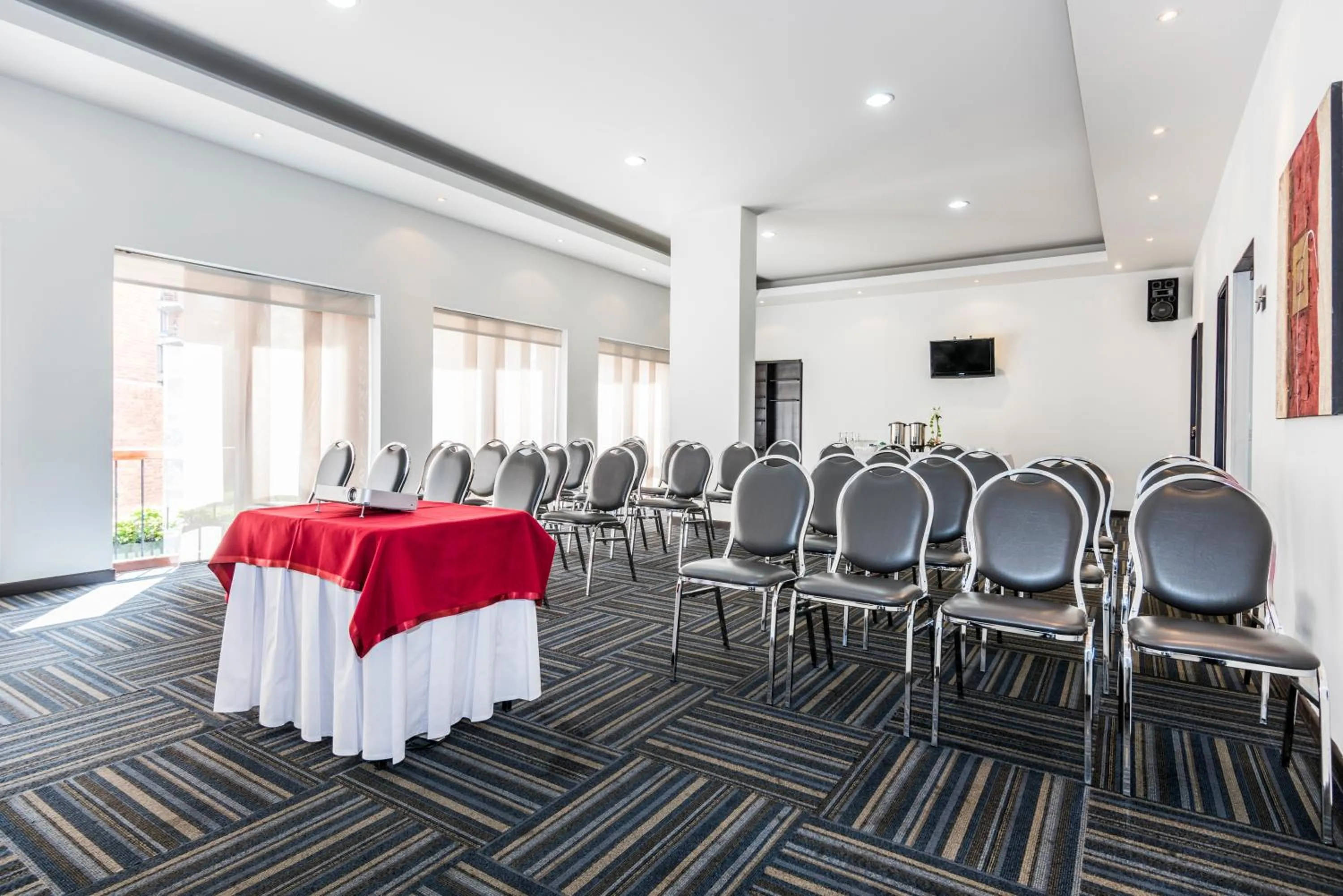 Business facilities in Travelers Condominio Plenitud