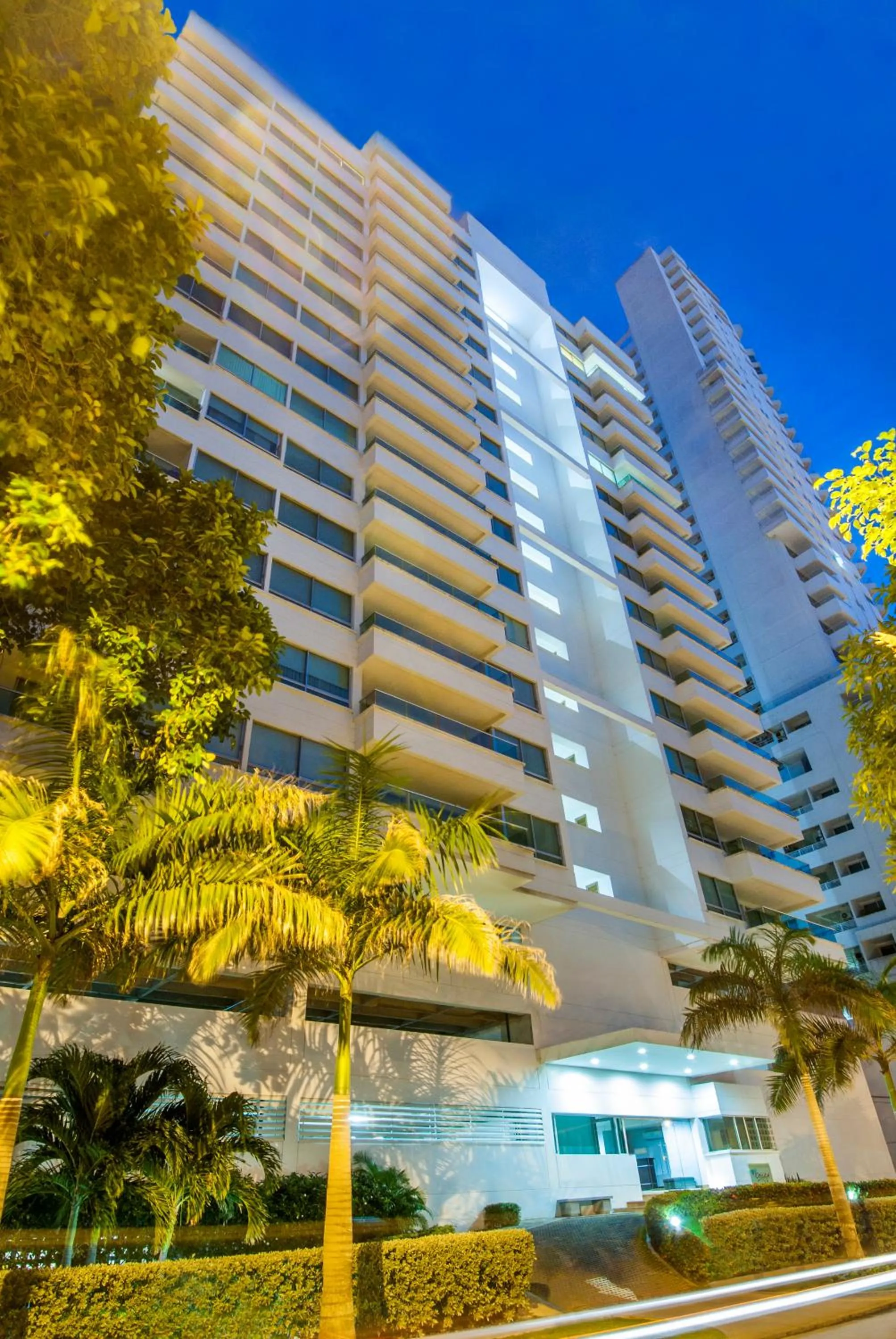 Property building in Travelers Orange Cartagena