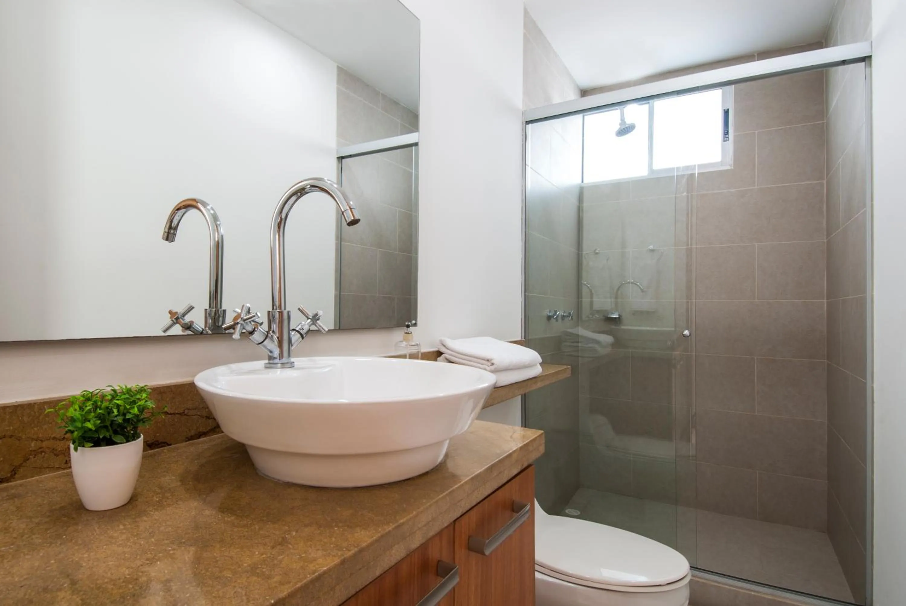 Bathroom in Travelers Orange Cartagena