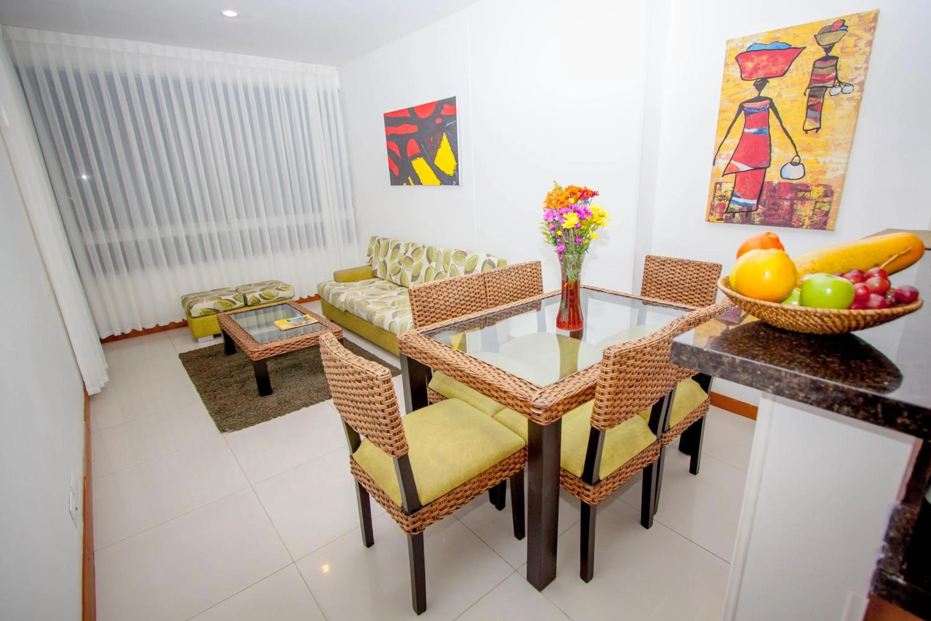 Dining area in Travelers Orange Cartagena