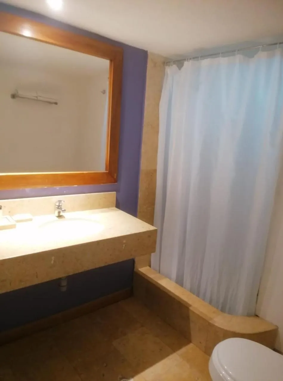 Bathroom in Hotel Oceania Cartagena