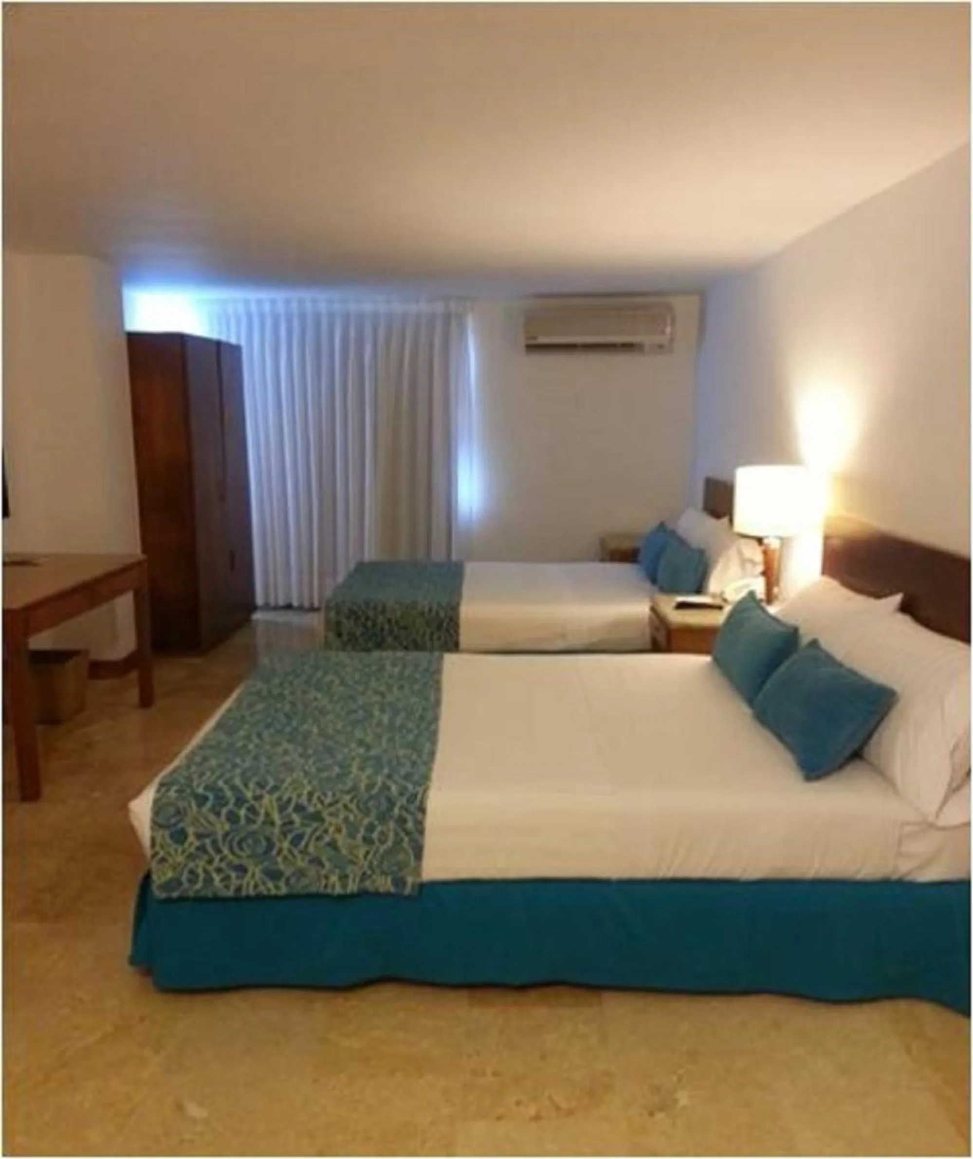 Photo of the whole room, Bed in Hotel Oceania Cartagena