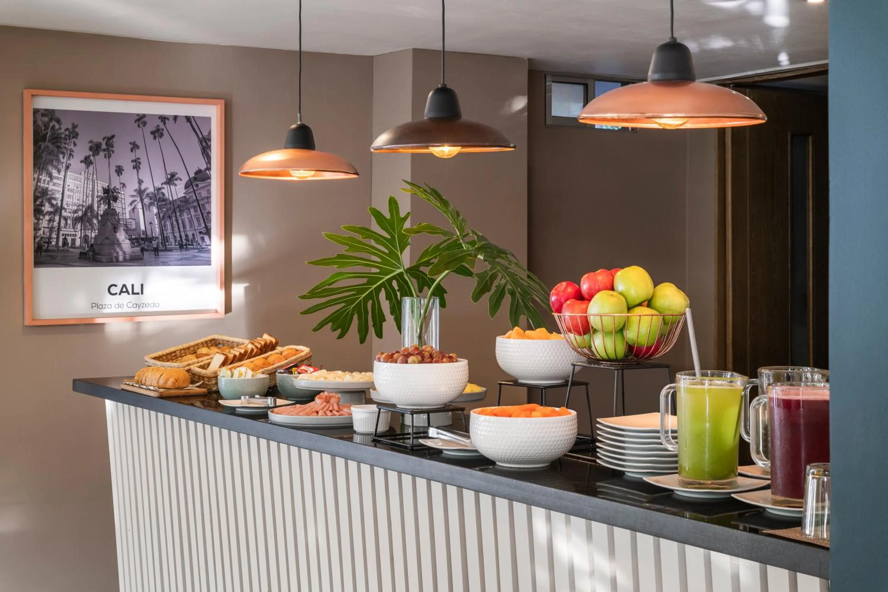 Breakfast in Hotel MS Chipichape Plus