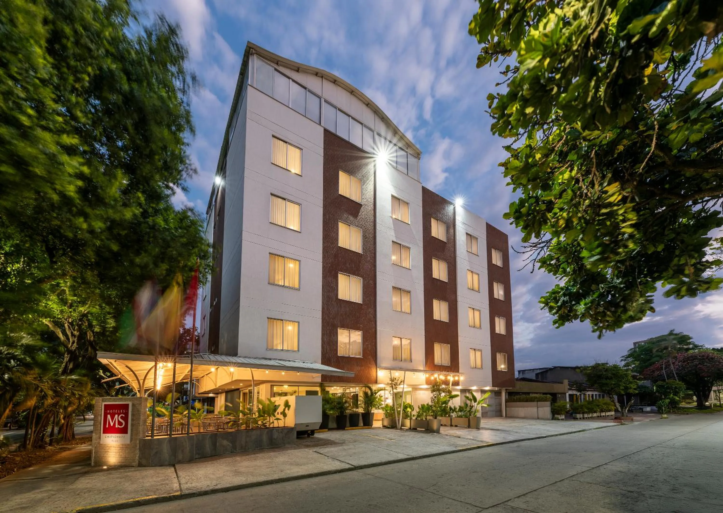 Property building in Hotel MS Chipichape Plus