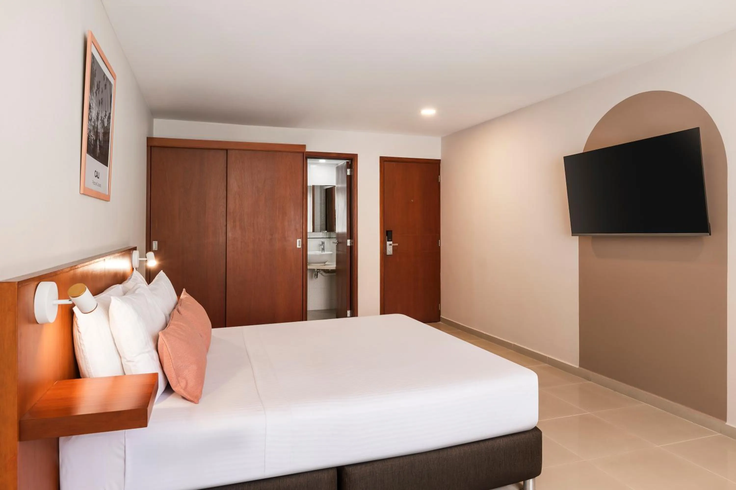 TV and multimedia, Bed in Hotel MS Chipichape Plus