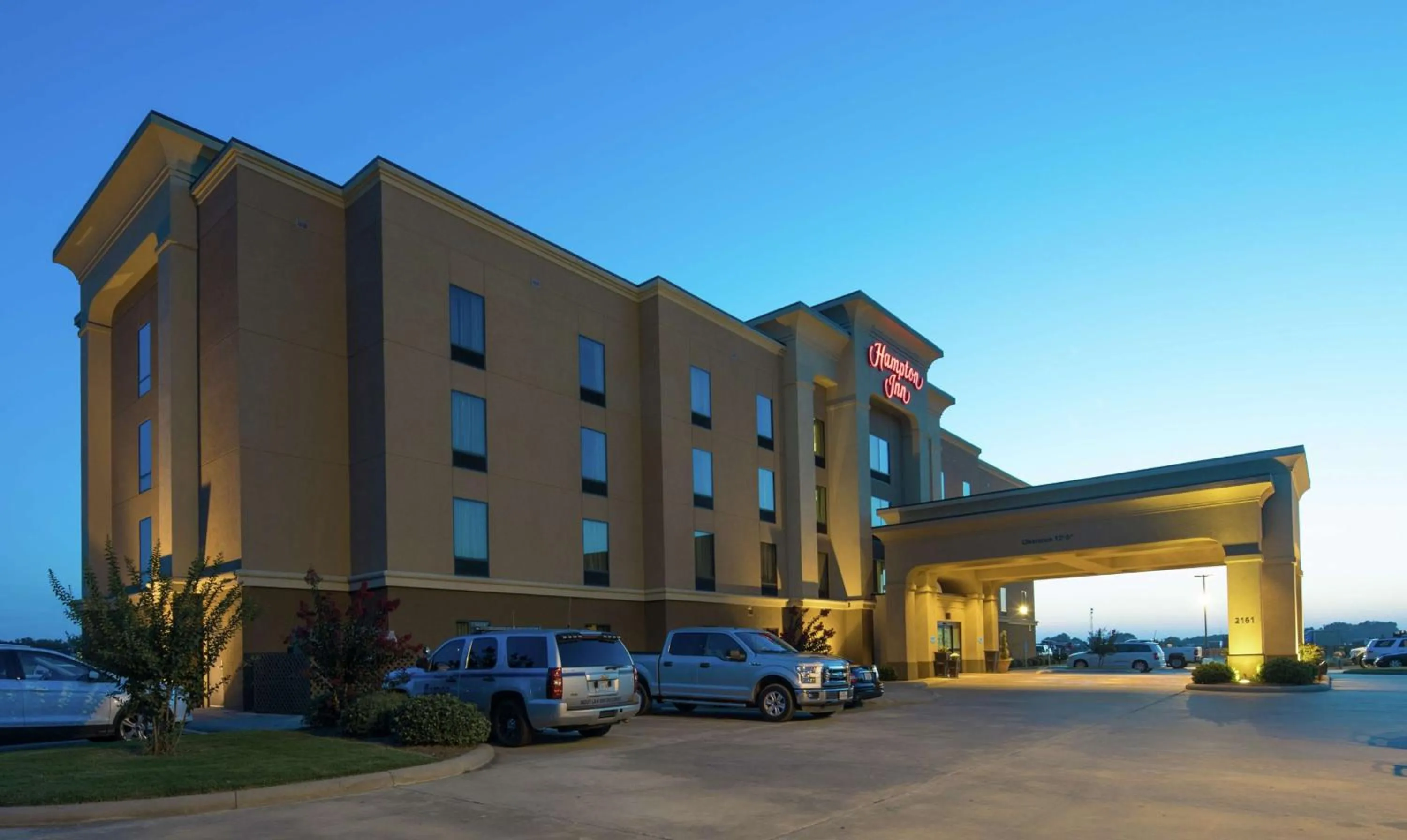 Property building in Hampton Inn Yazoo City