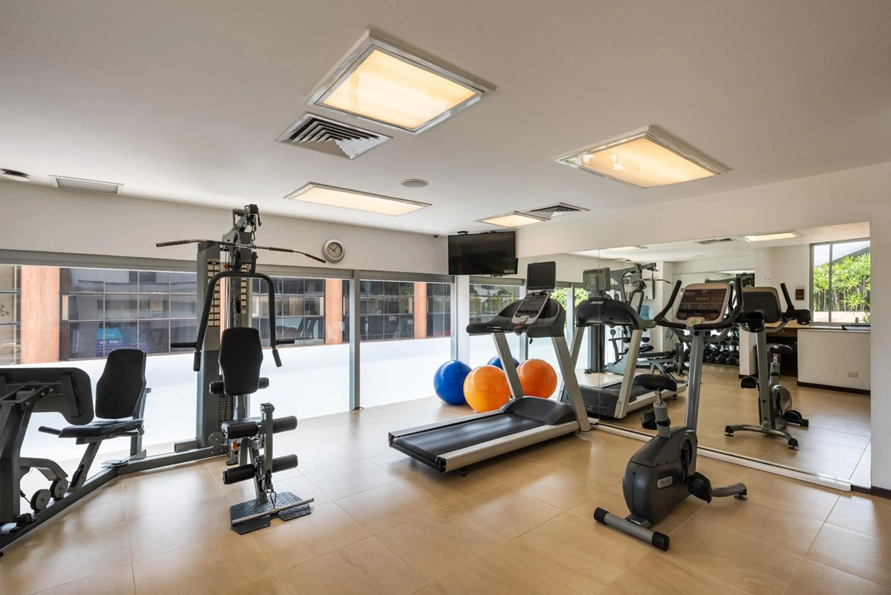 Fitness centre/facilities in Hotel Estelar Milla De Oro