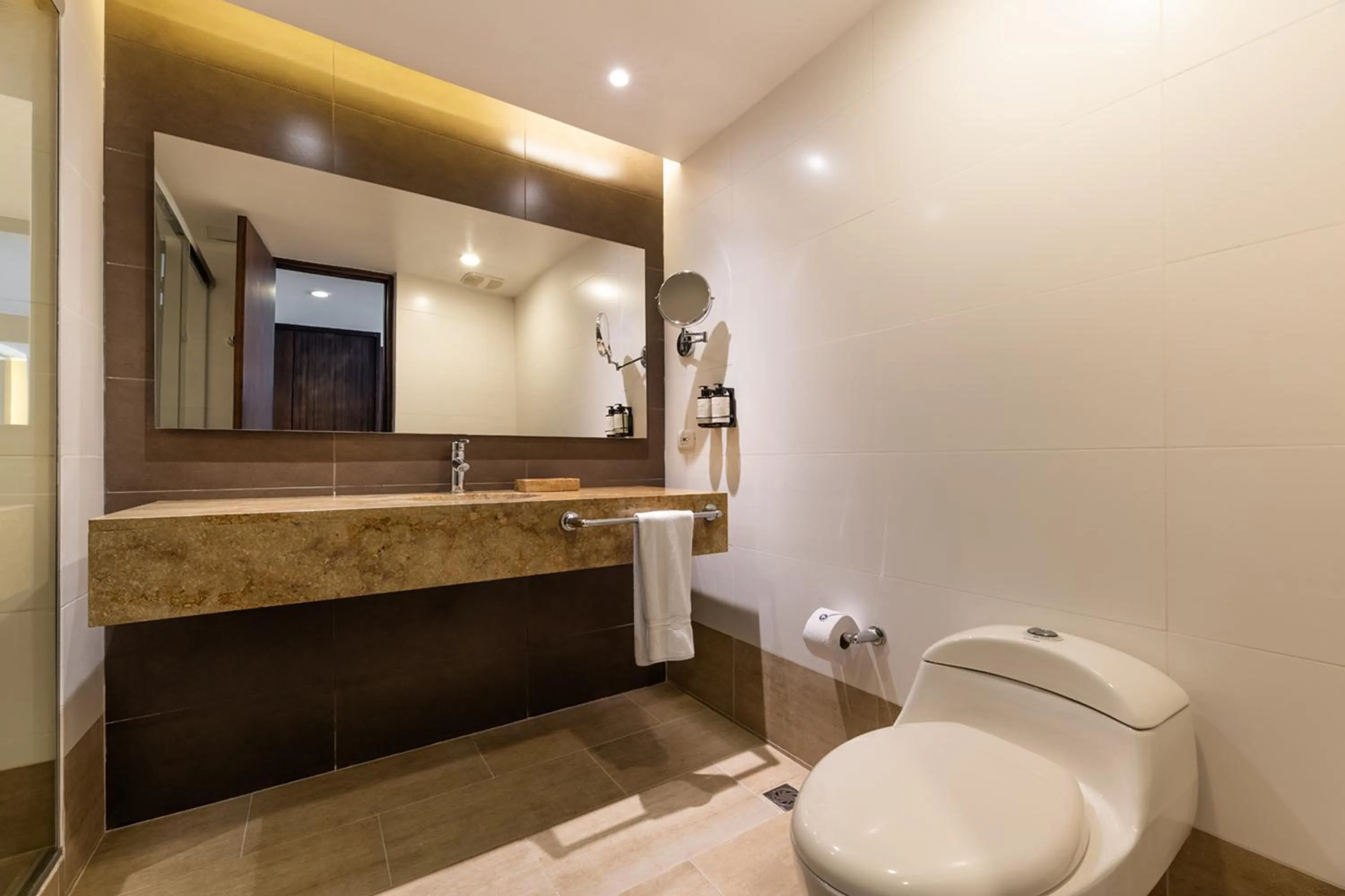 Bathroom in Hotel Estelar Milla De Oro