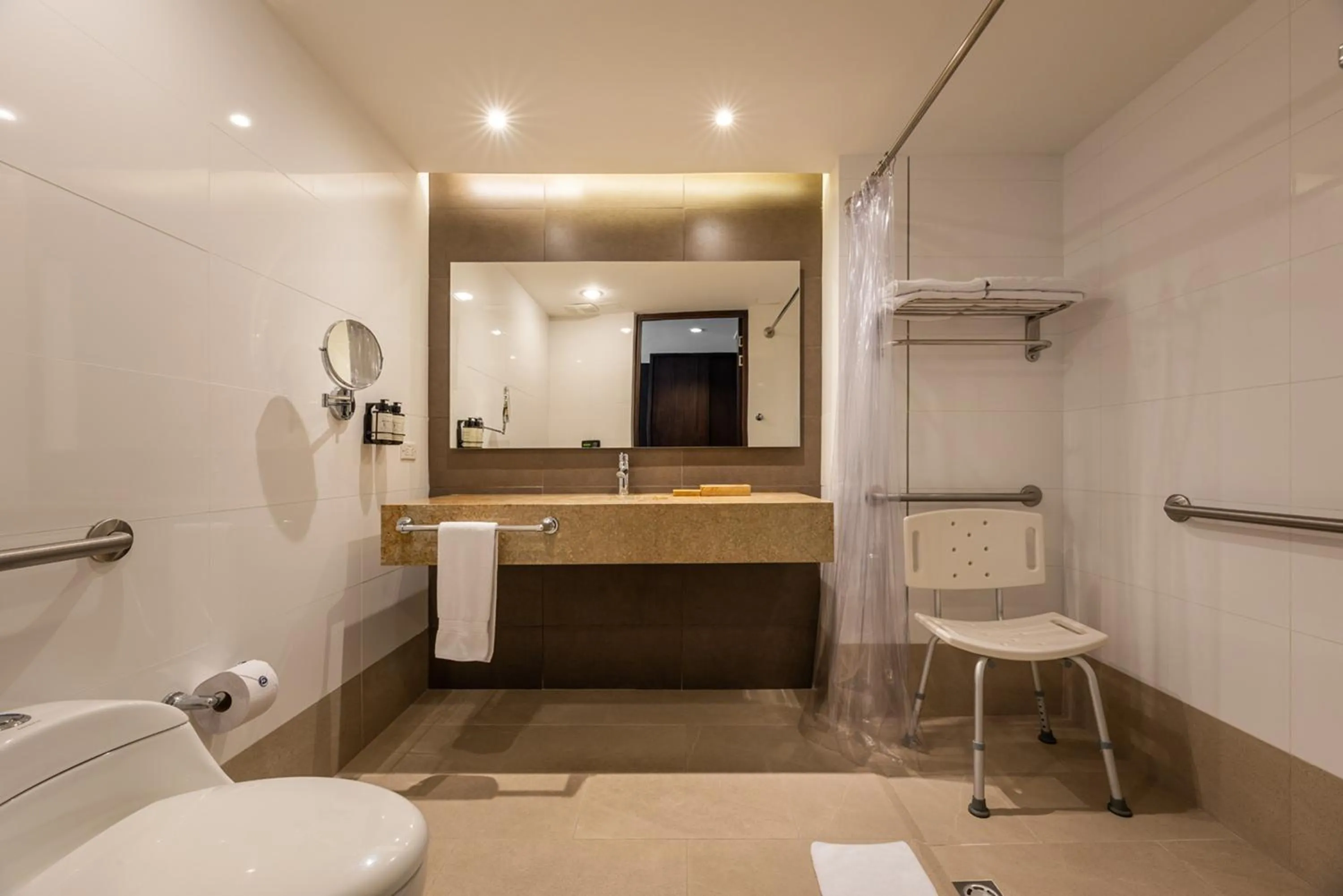 Shower in Hotel Estelar Milla De Oro