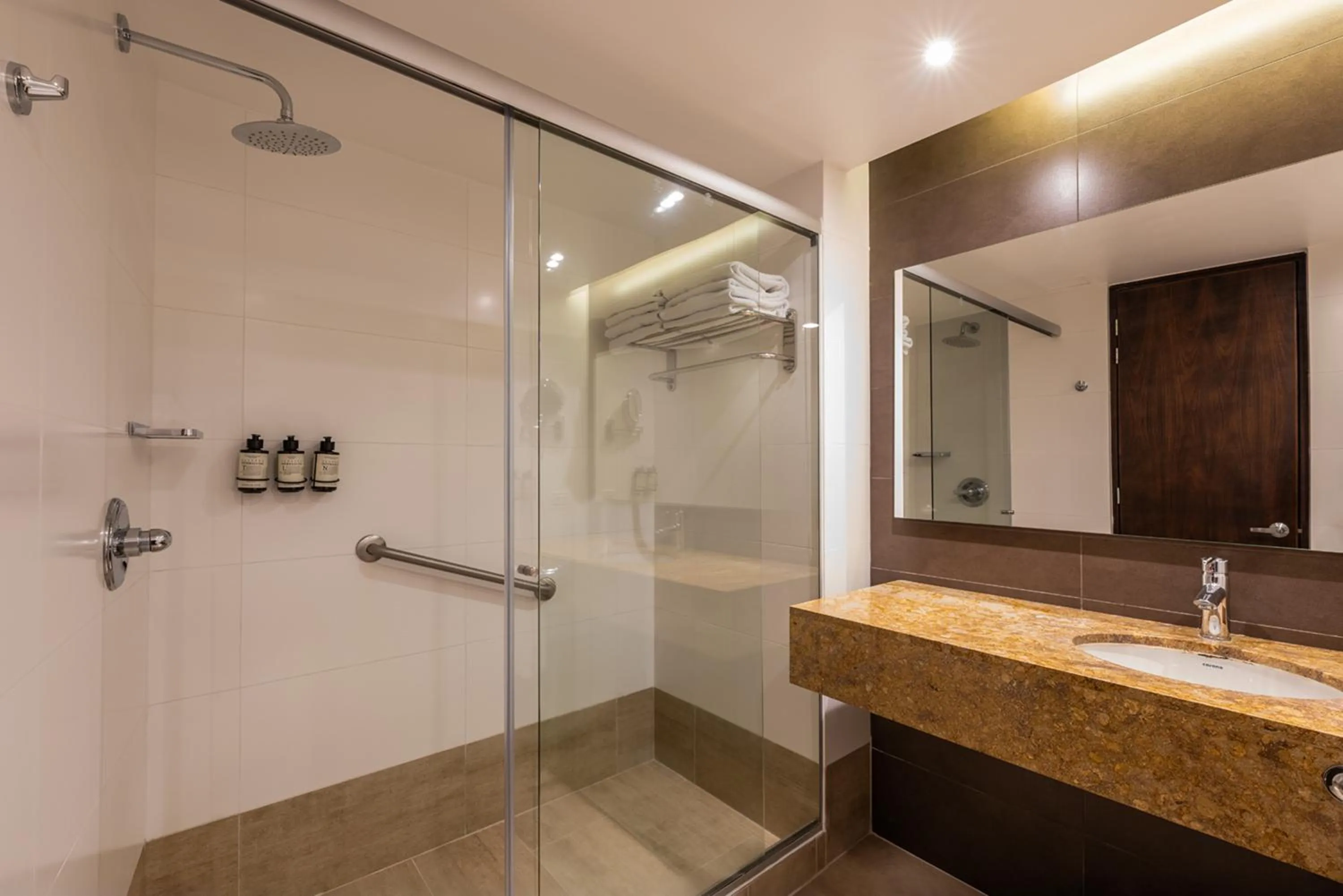 Bathroom in Hotel Estelar Milla De Oro