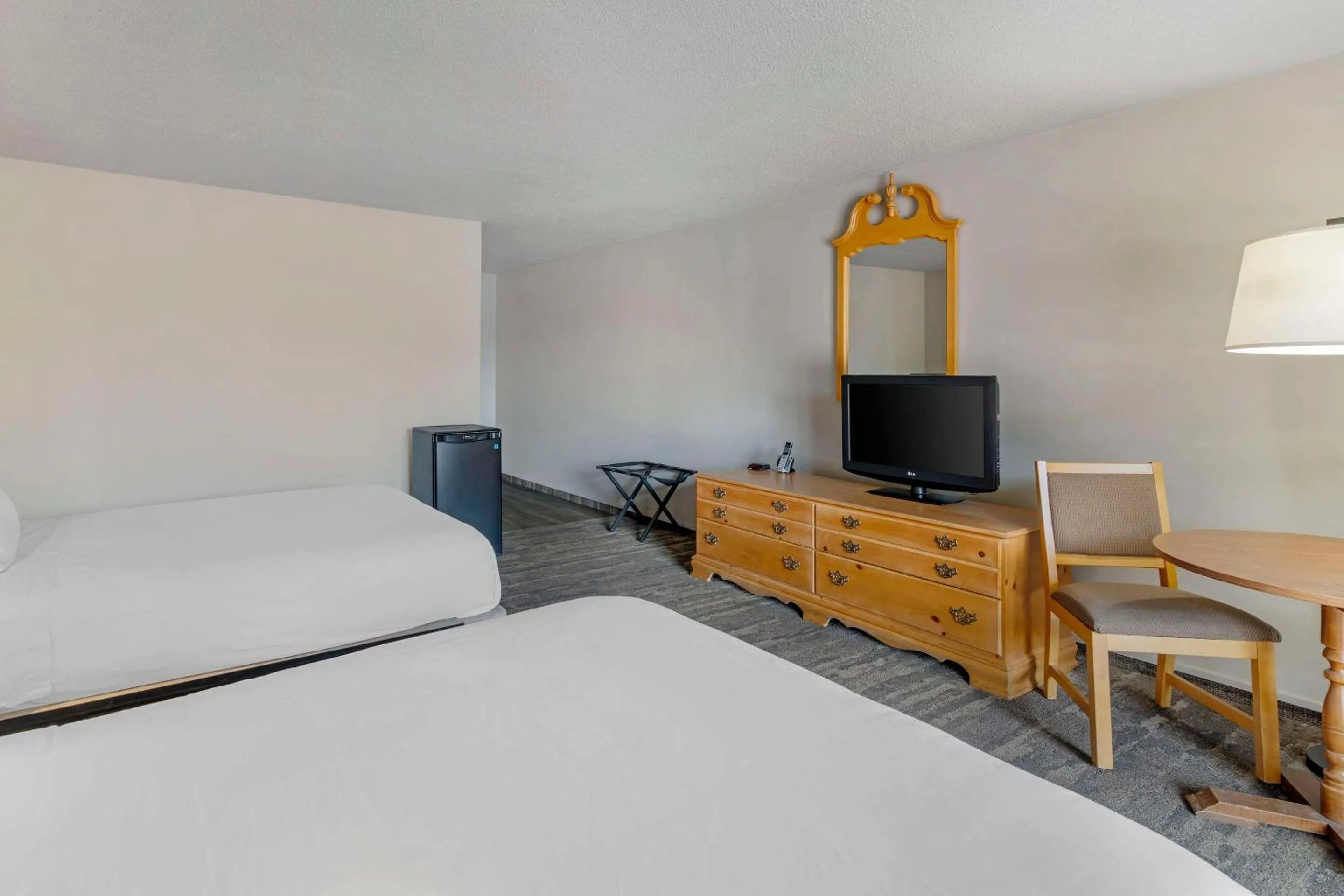 Bedroom in Green Granite Inn, Ascend Hotel Collection