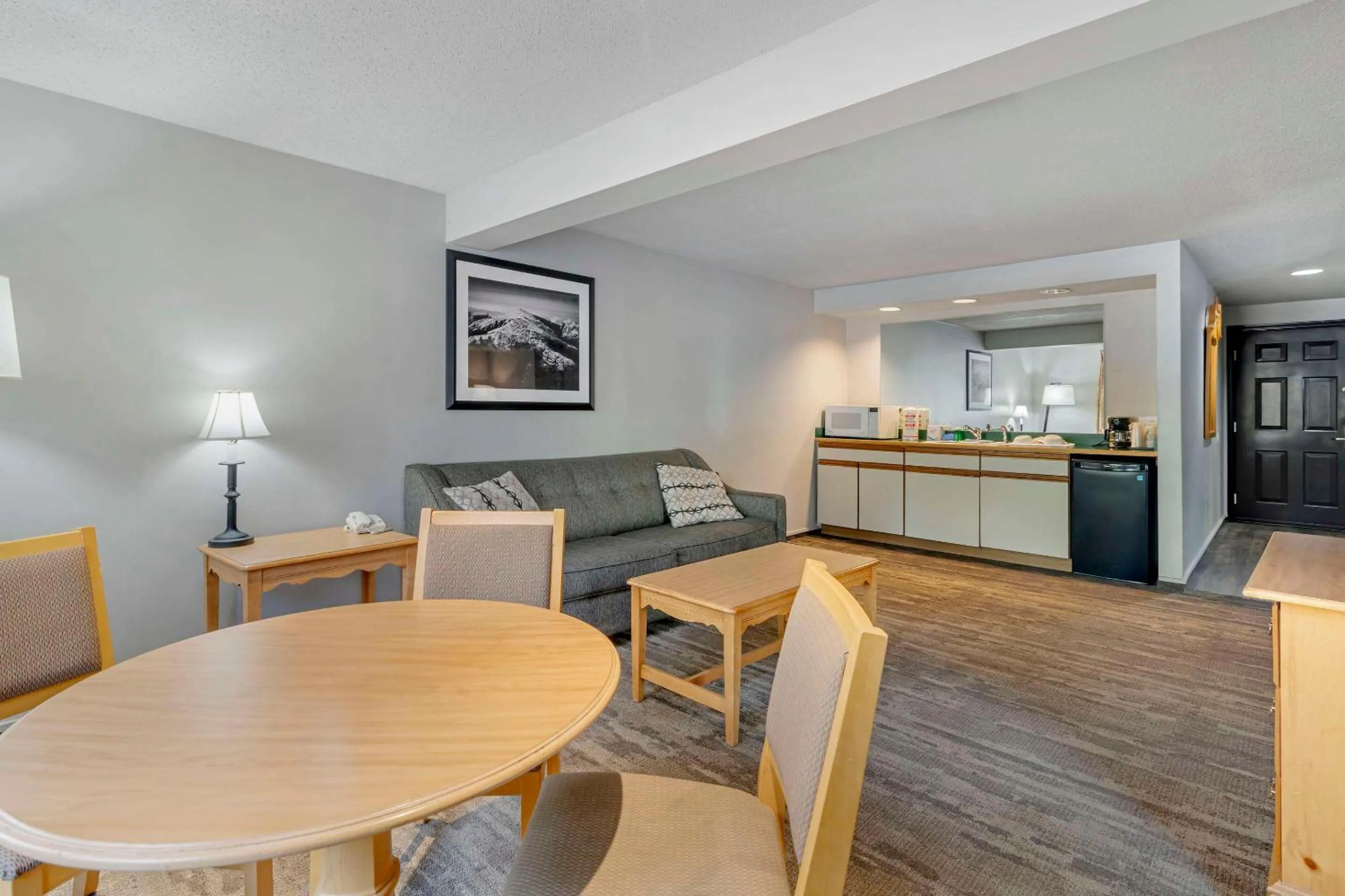Bedroom in Green Granite Inn, Ascend Hotel Collection