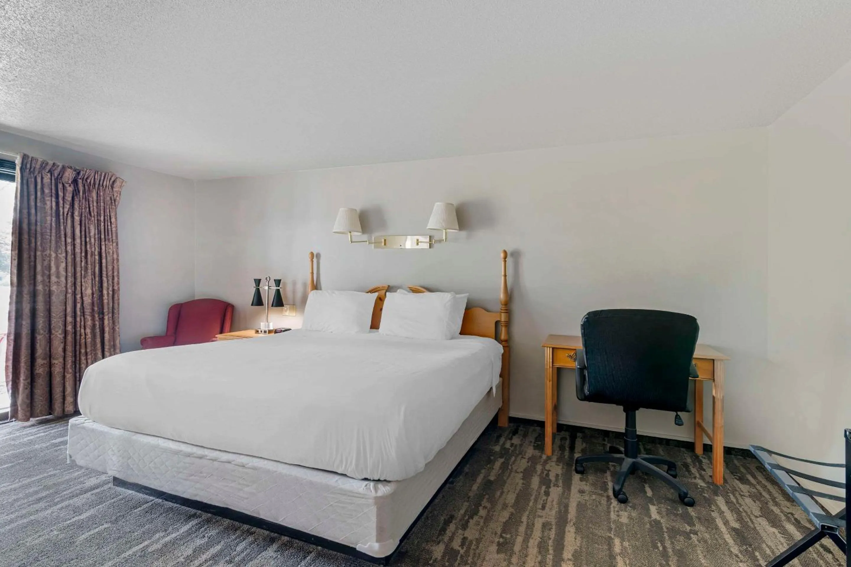 Bedroom in Green Granite Inn, Ascend Hotel Collection