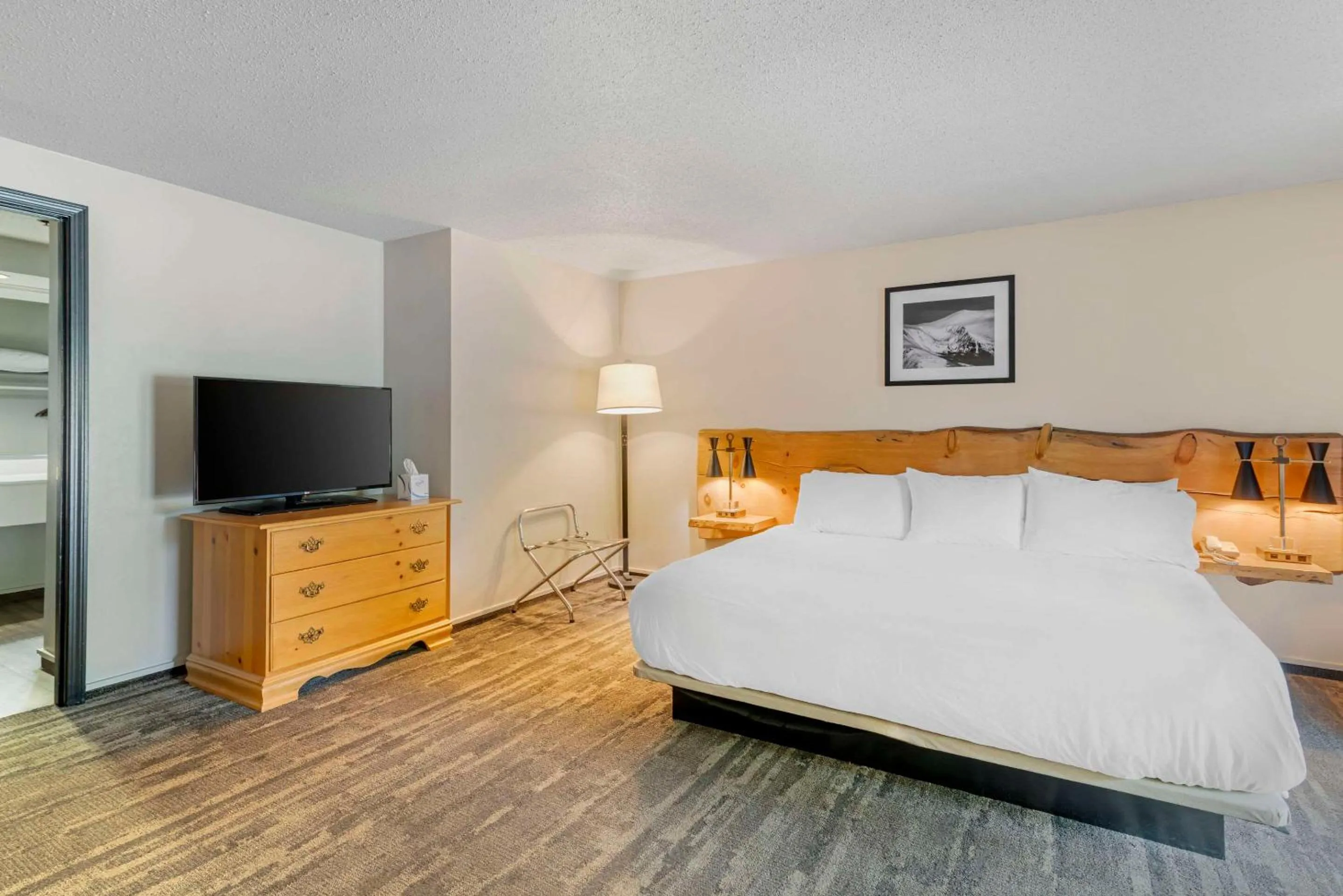 Bedroom in Green Granite Inn, Ascend Hotel Collection