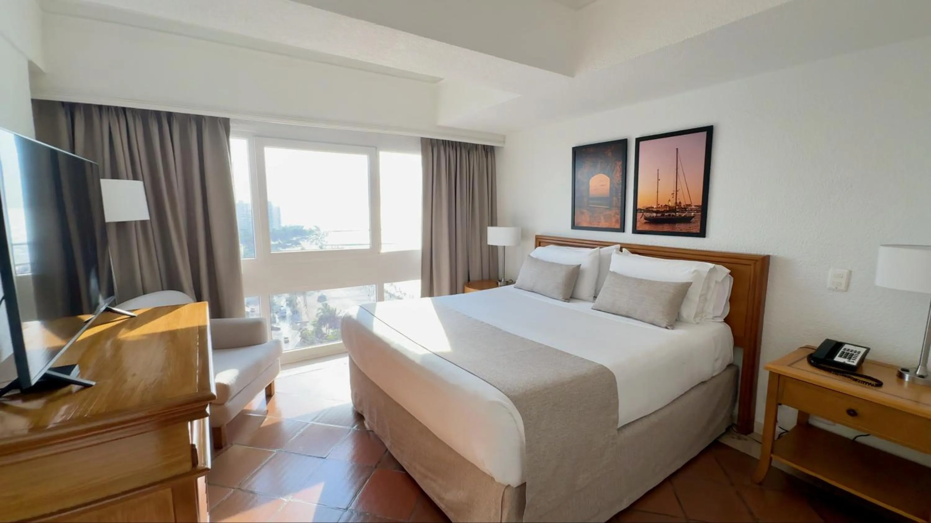 Photo of the whole room, Bed in Hotel Almirante Cartagena Colombia