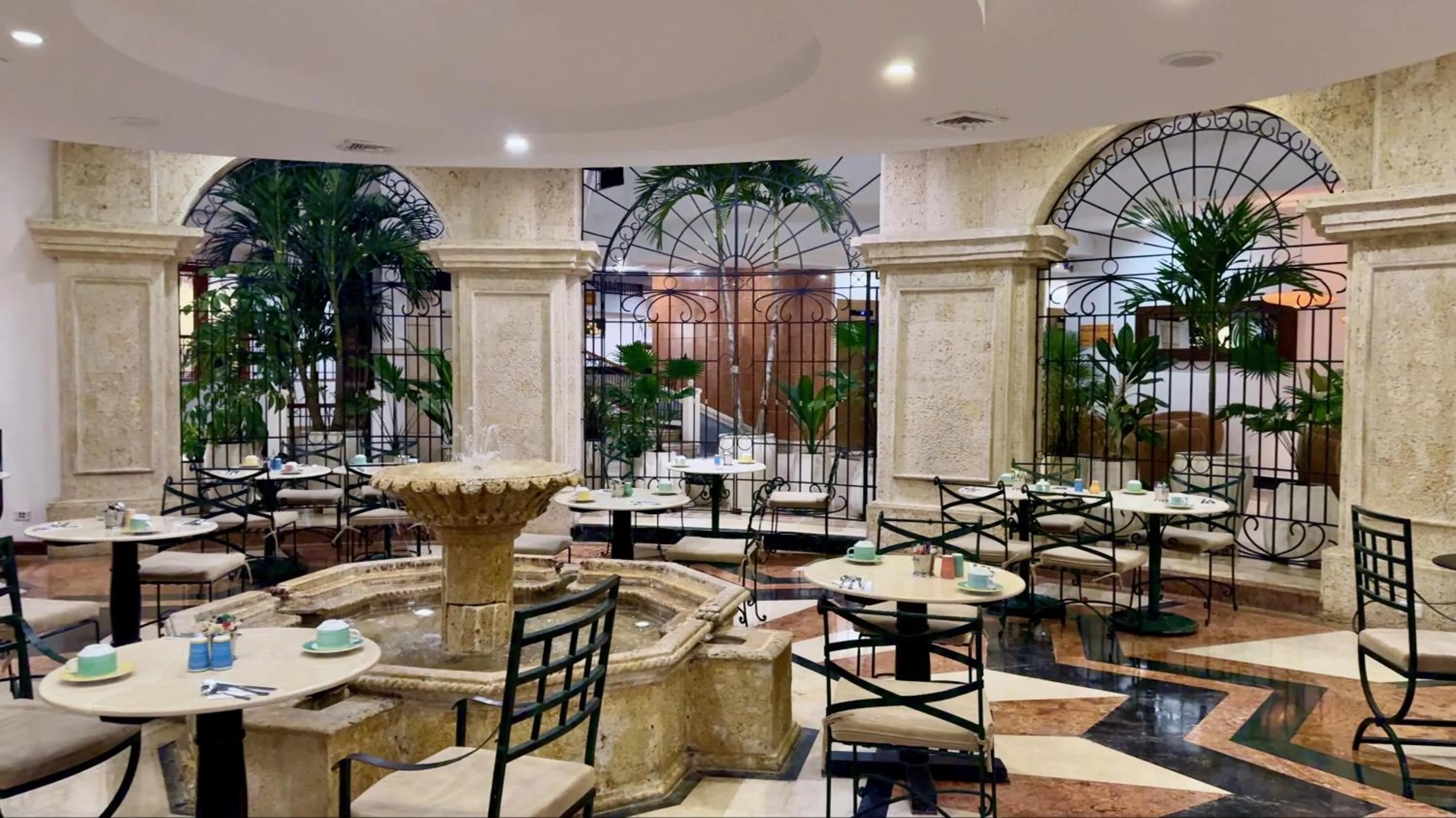 Restaurant/places to eat in Hotel Almirante Cartagena Colombia