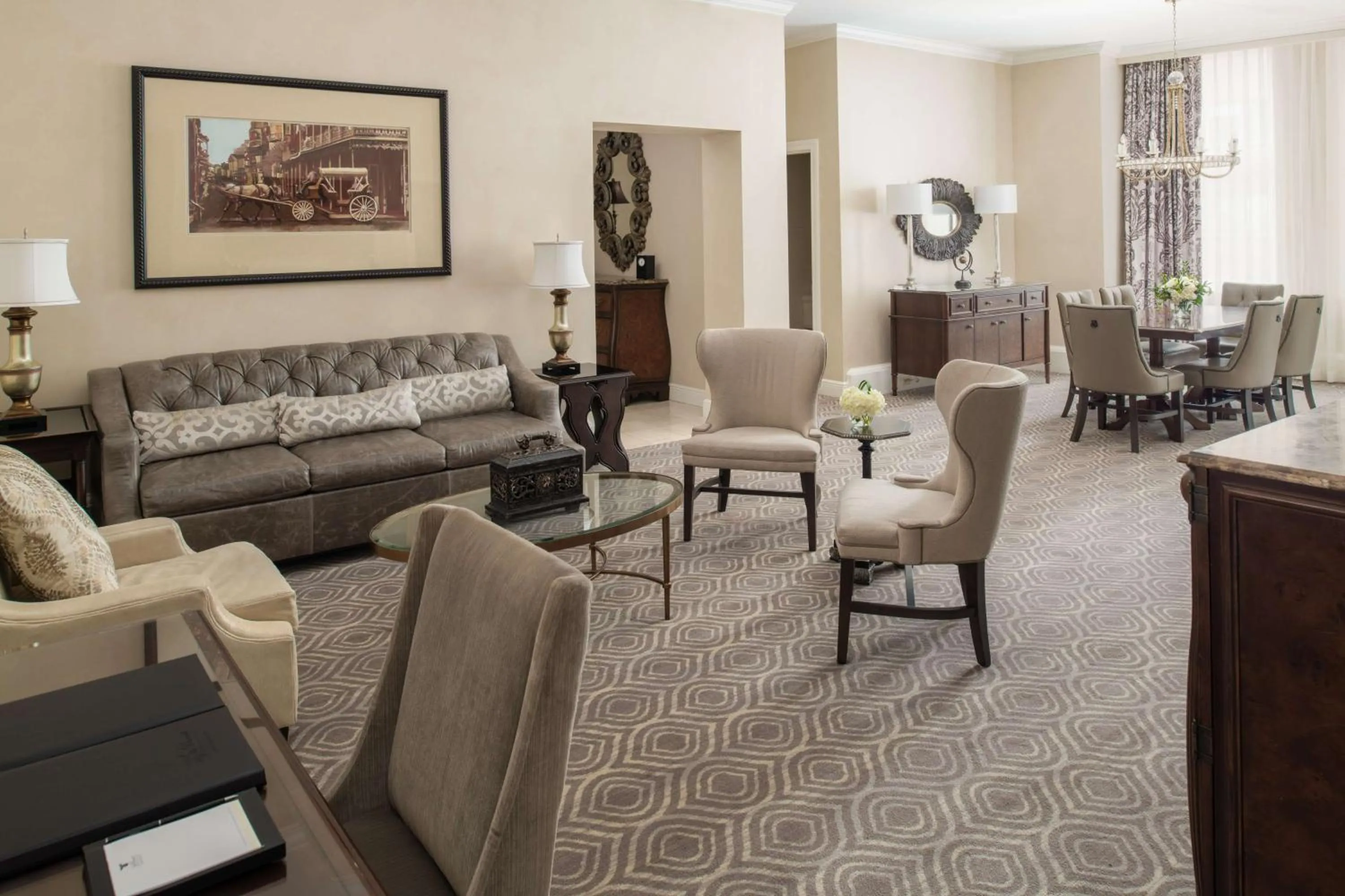 Living room in The Roosevelt Hotel New Orleans - Waldorf Astoria Hotels & Resorts