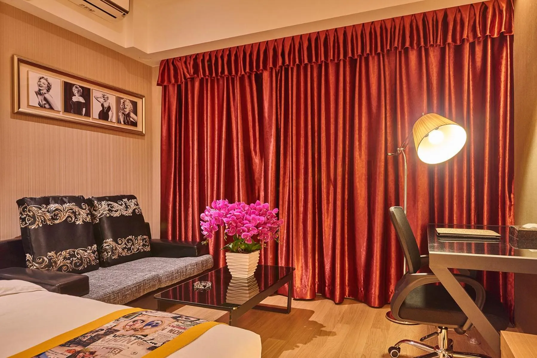 Library, Bed in Heefun International Apartment