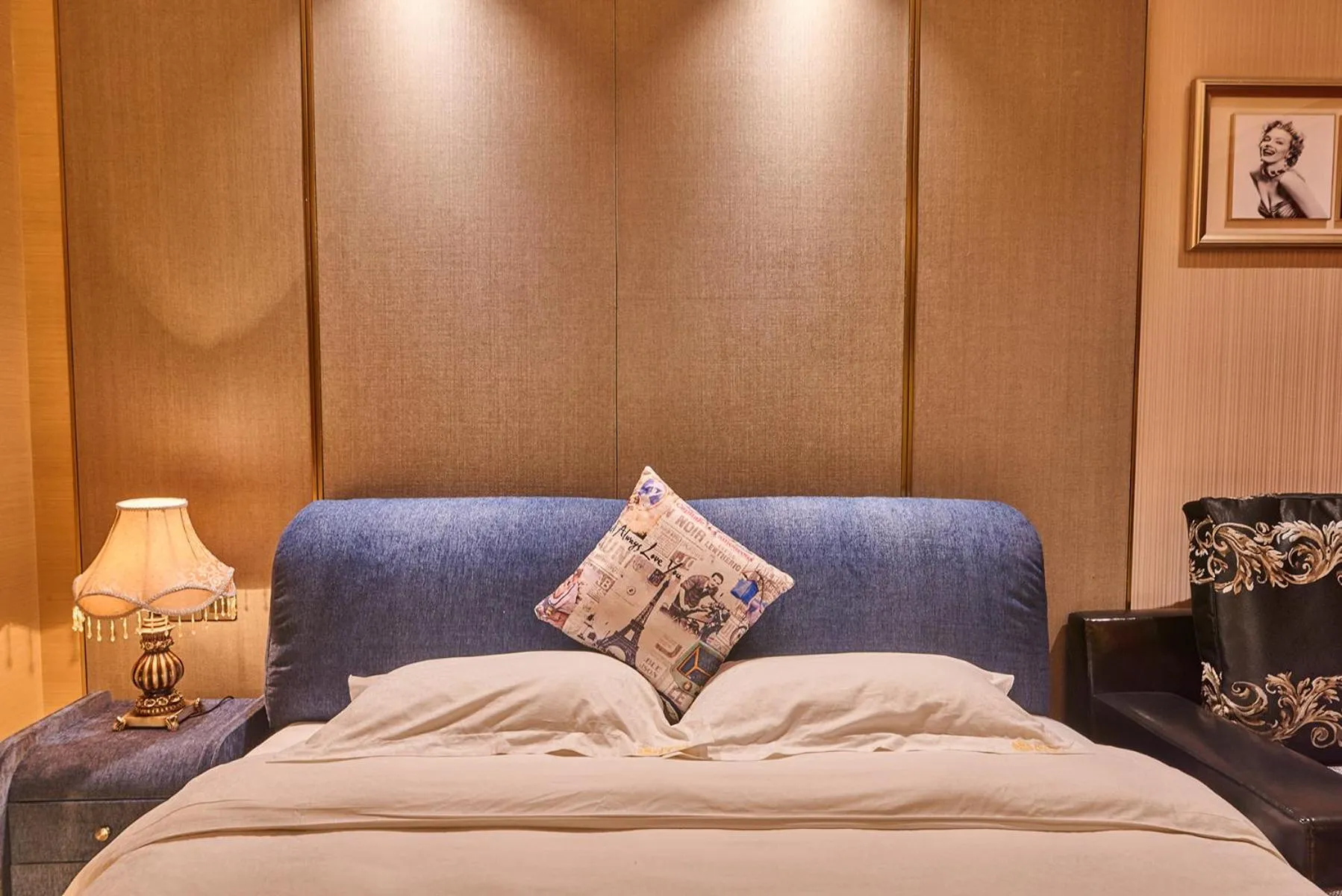 Bed in Heefun International Apartment