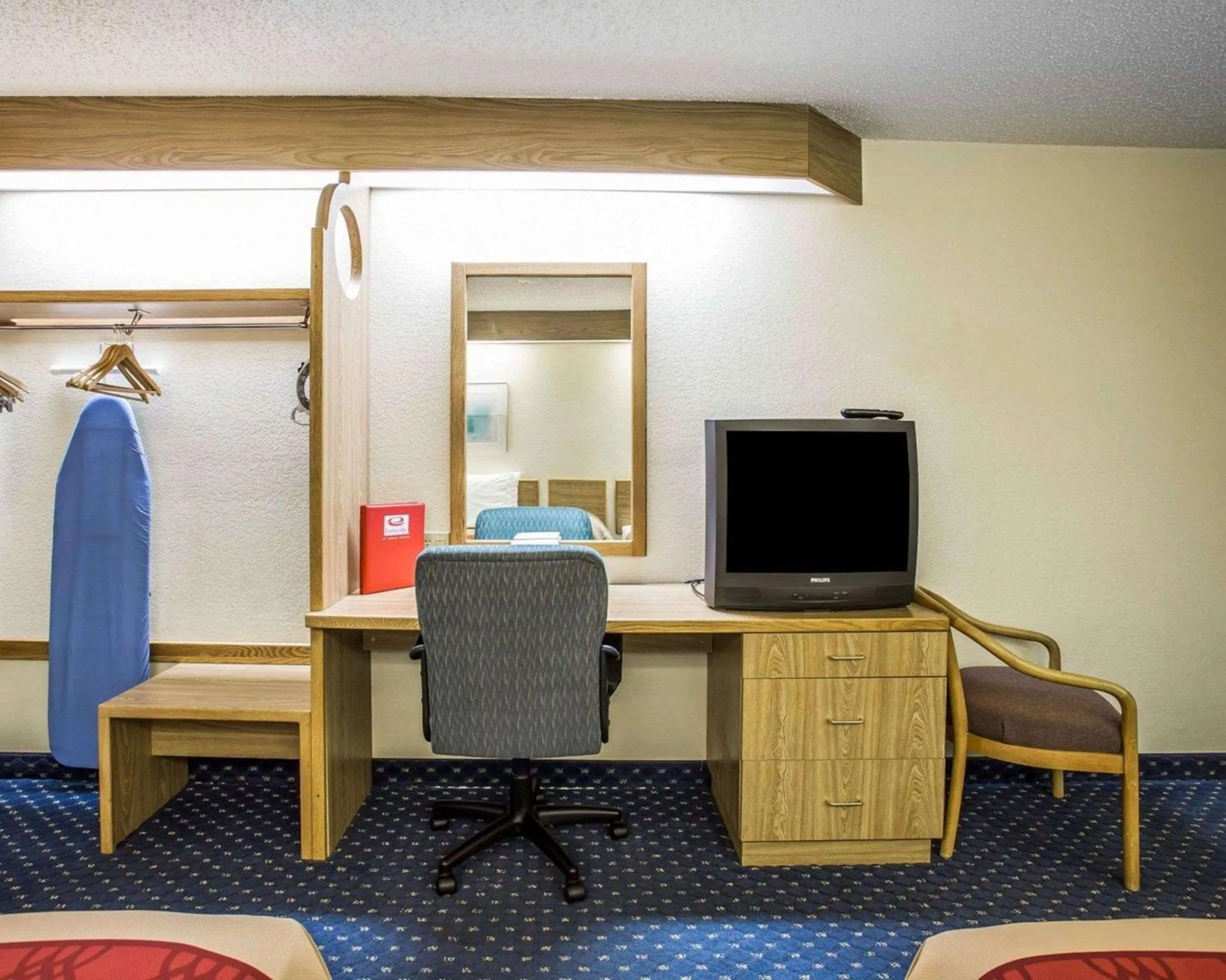 Bedroom in Econo Lodge Denver International Airport
