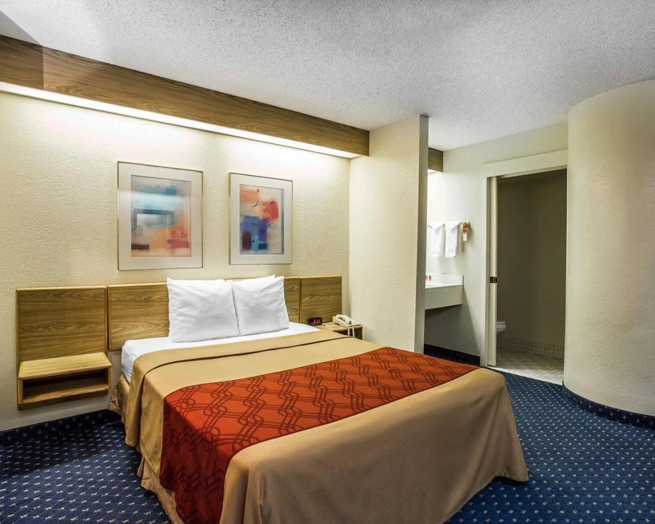Bedroom, Bed in Econo Lodge Denver International Airport