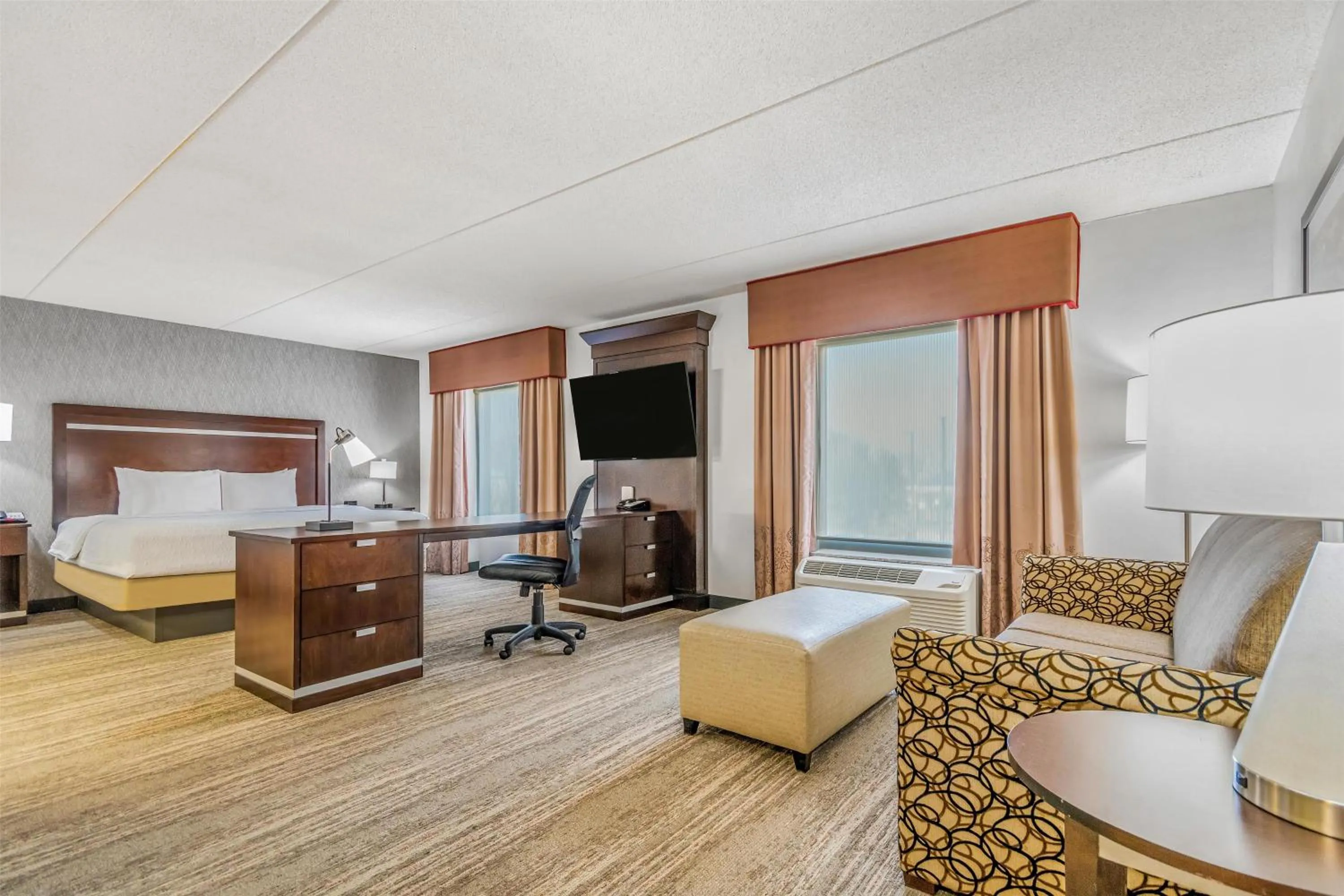 Bedroom, Bed in Hampton Inn & Suites Detroit/Airport Romulus