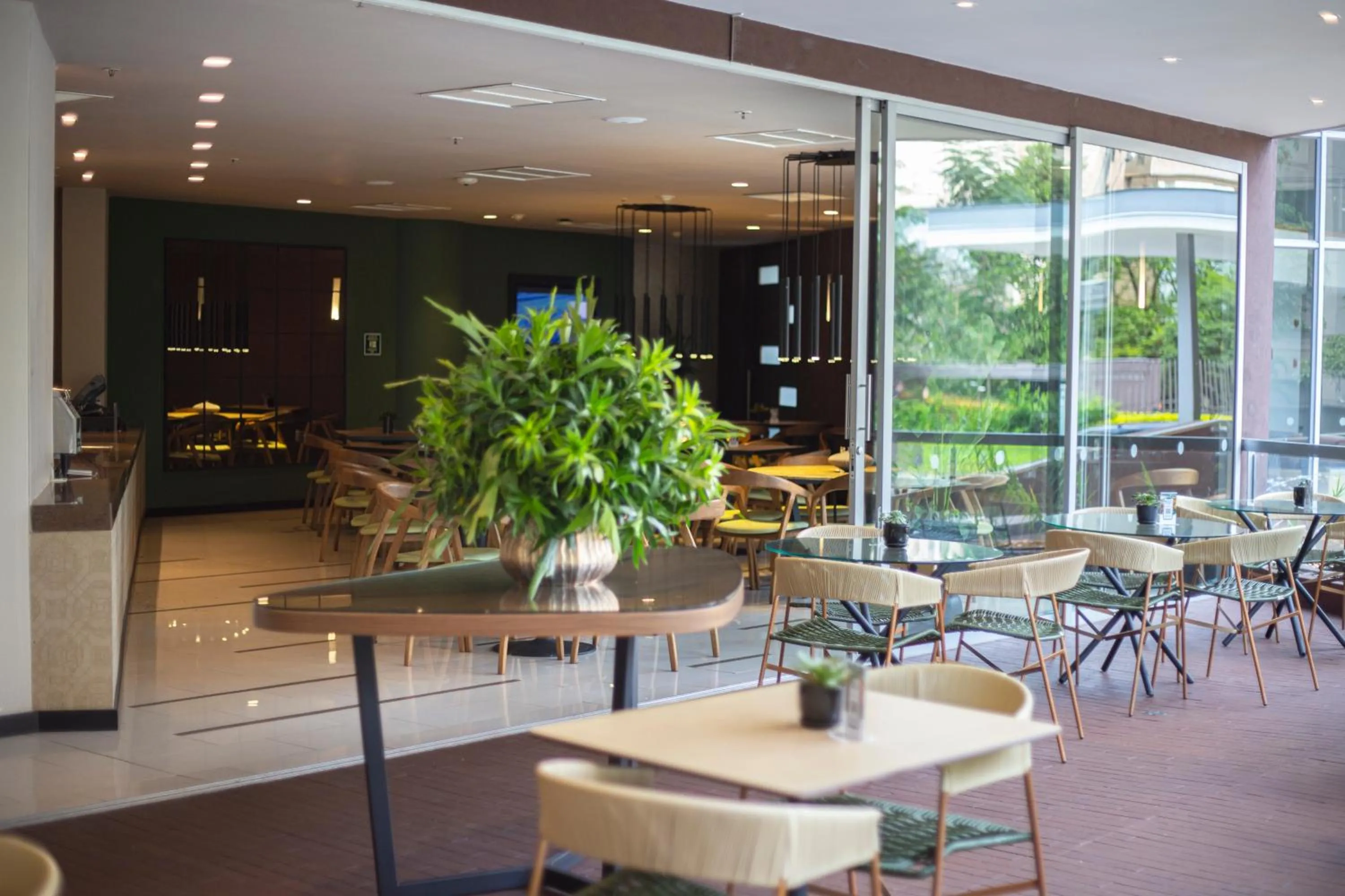 Restaurant/places to eat in Hotel Estelar Blue