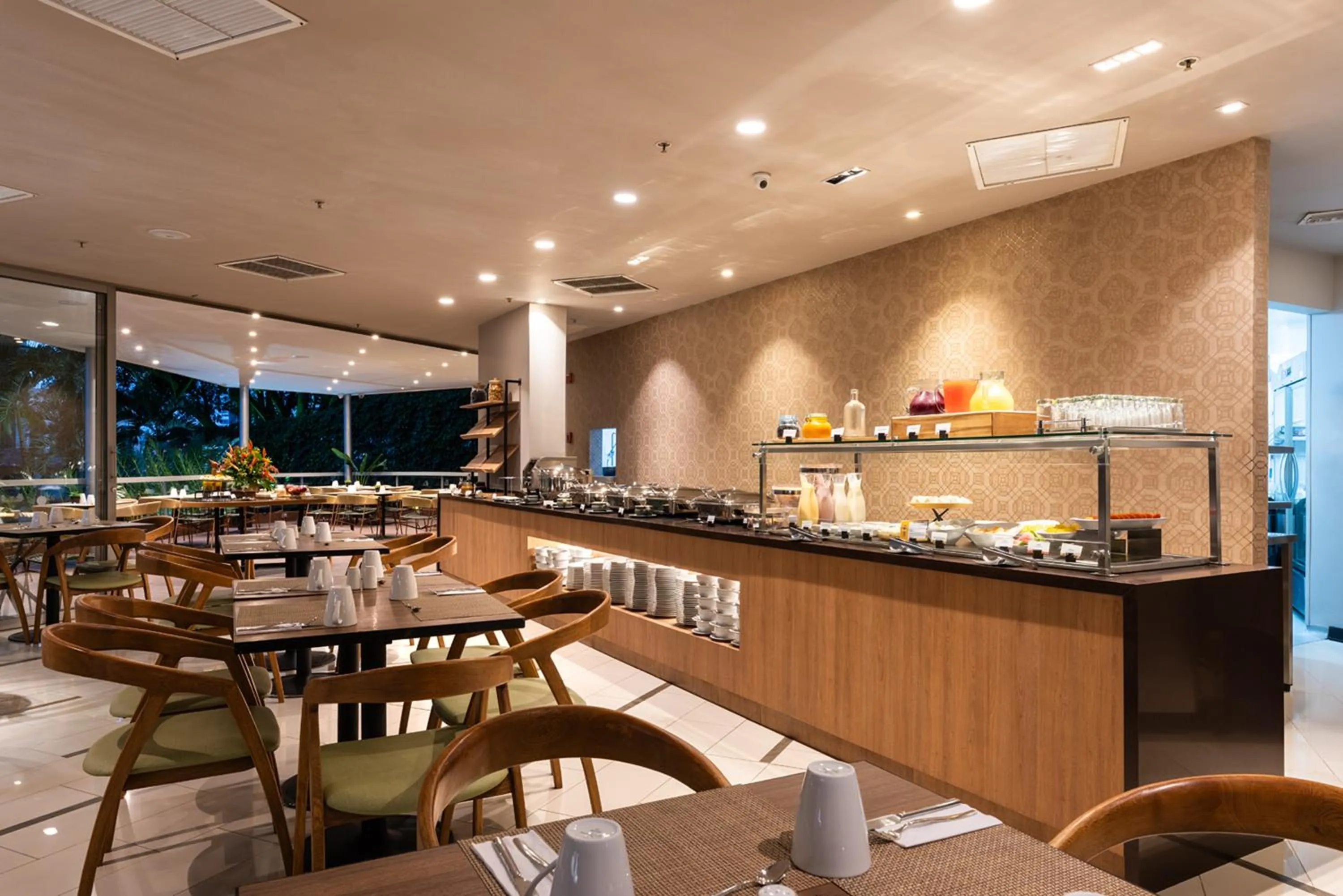 Restaurant/places to eat in Hotel Estelar Blue