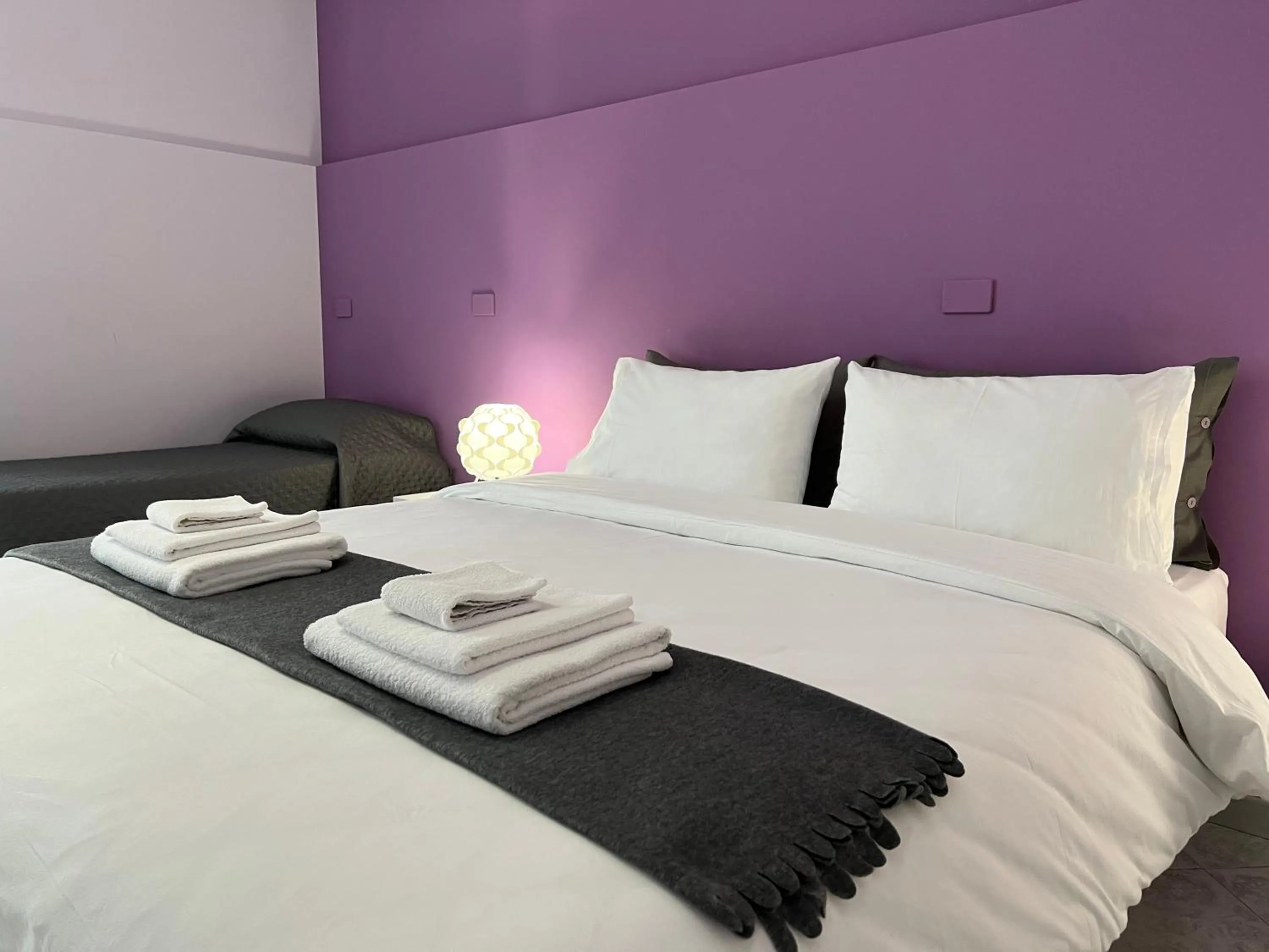 Bedroom, Bed in BluViRo