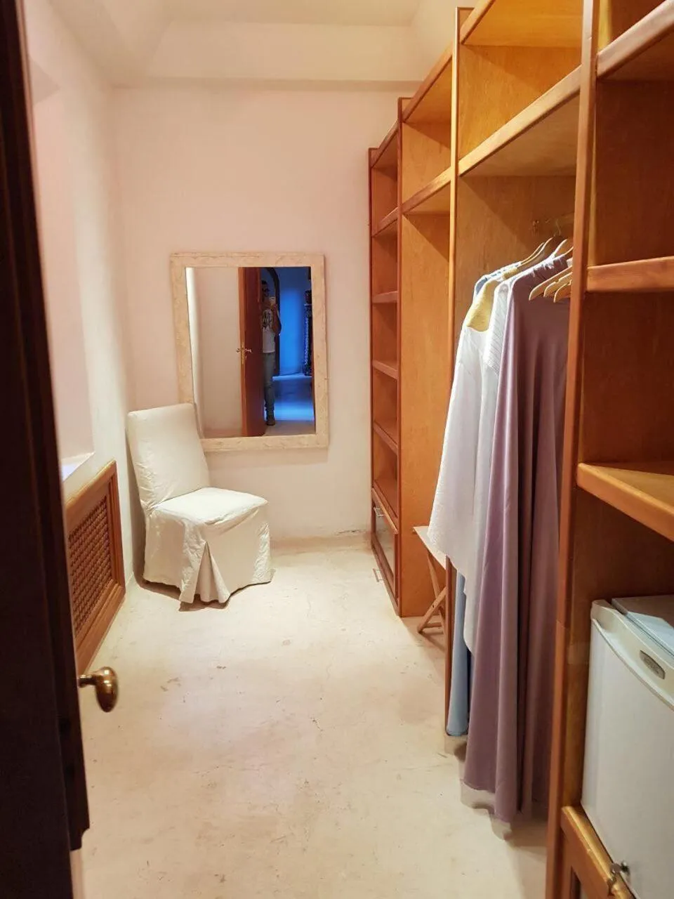 Area and facilities, Bed in Palais Claudio Bravo