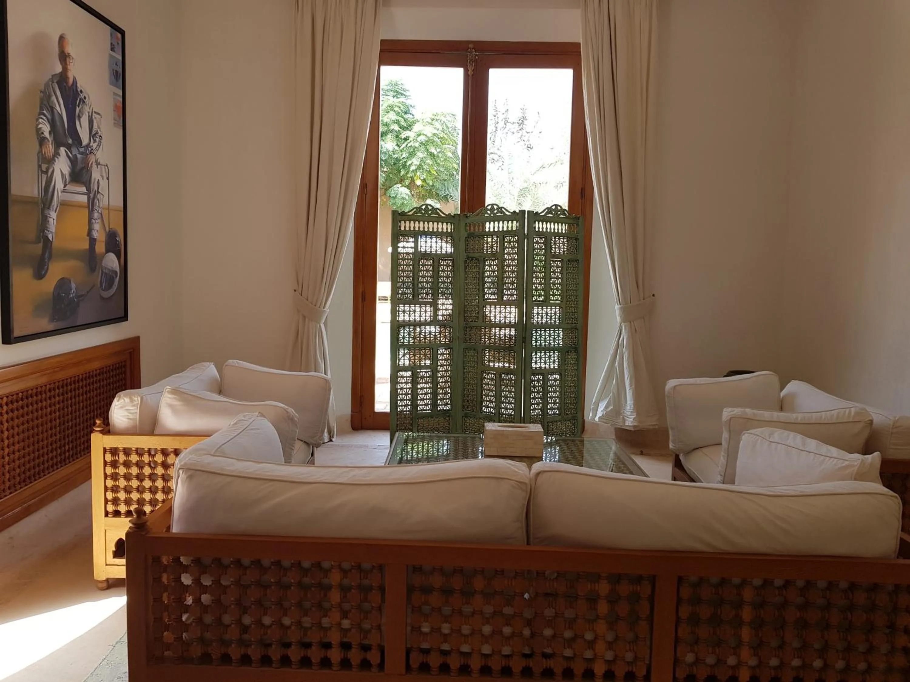 Seating area, Bed in Palais Claudio Bravo