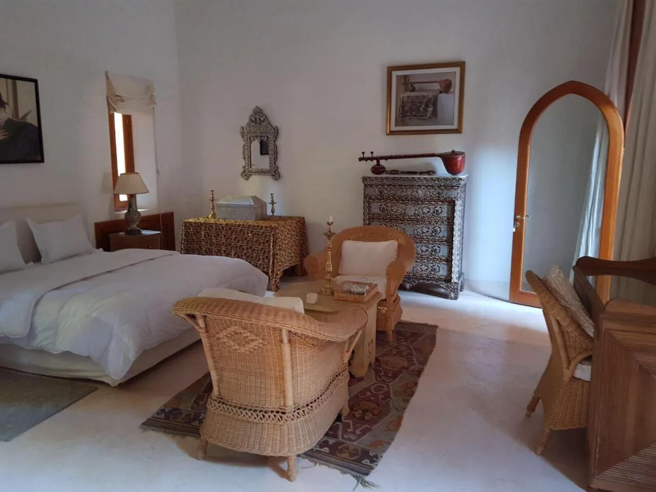 Photo of the whole room, Bed in Palais Claudio Bravo