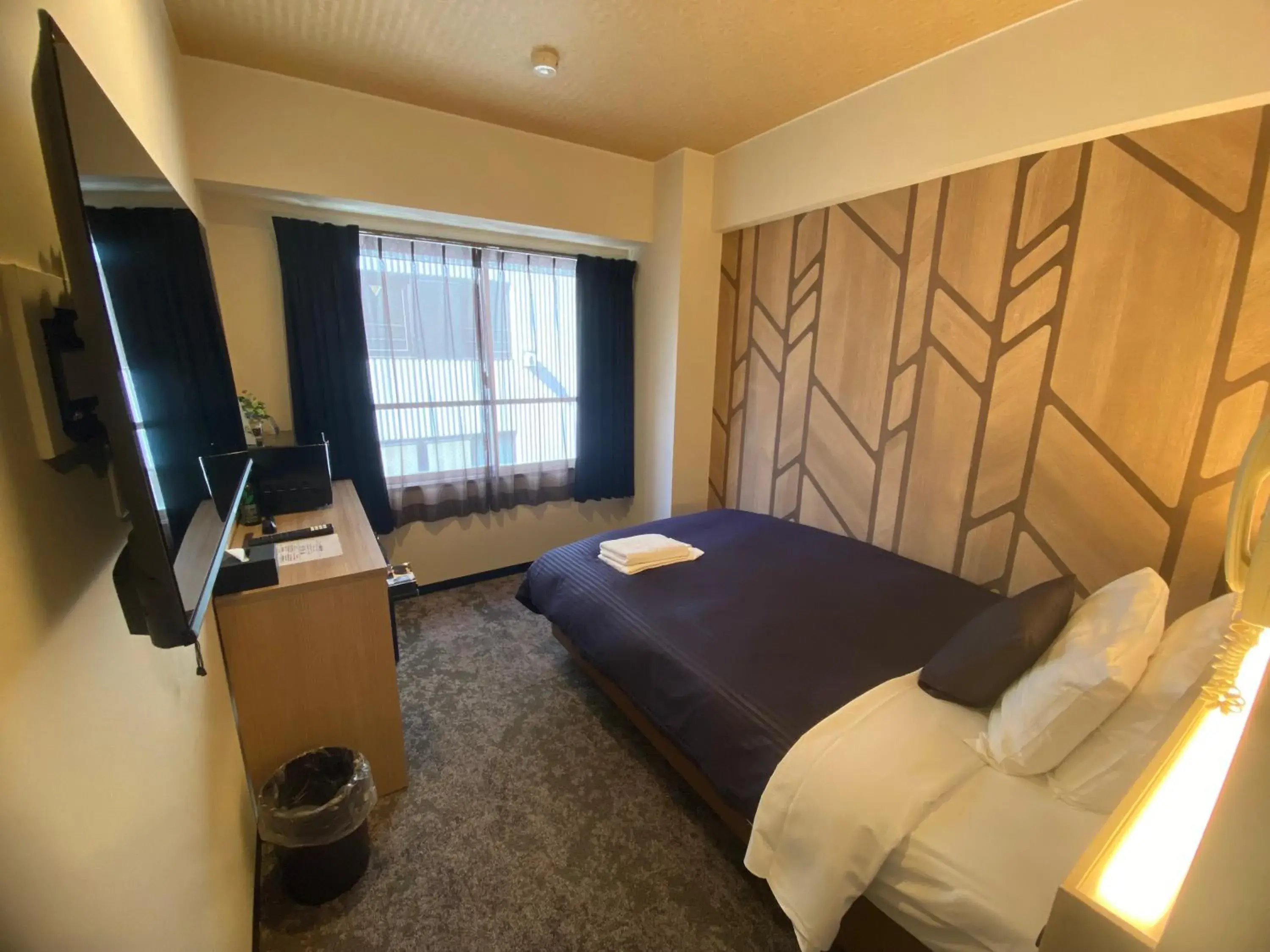 Double Room with Small Double Bed - single occupancy - Non-Smoking in HOTEL LiVEMAX BUDGET Higashi Ueno Double Room with Small Double Bed - single occupancy - Non-Smoking in HOTEL LiVEMAX BUDGET Higashi Ueno