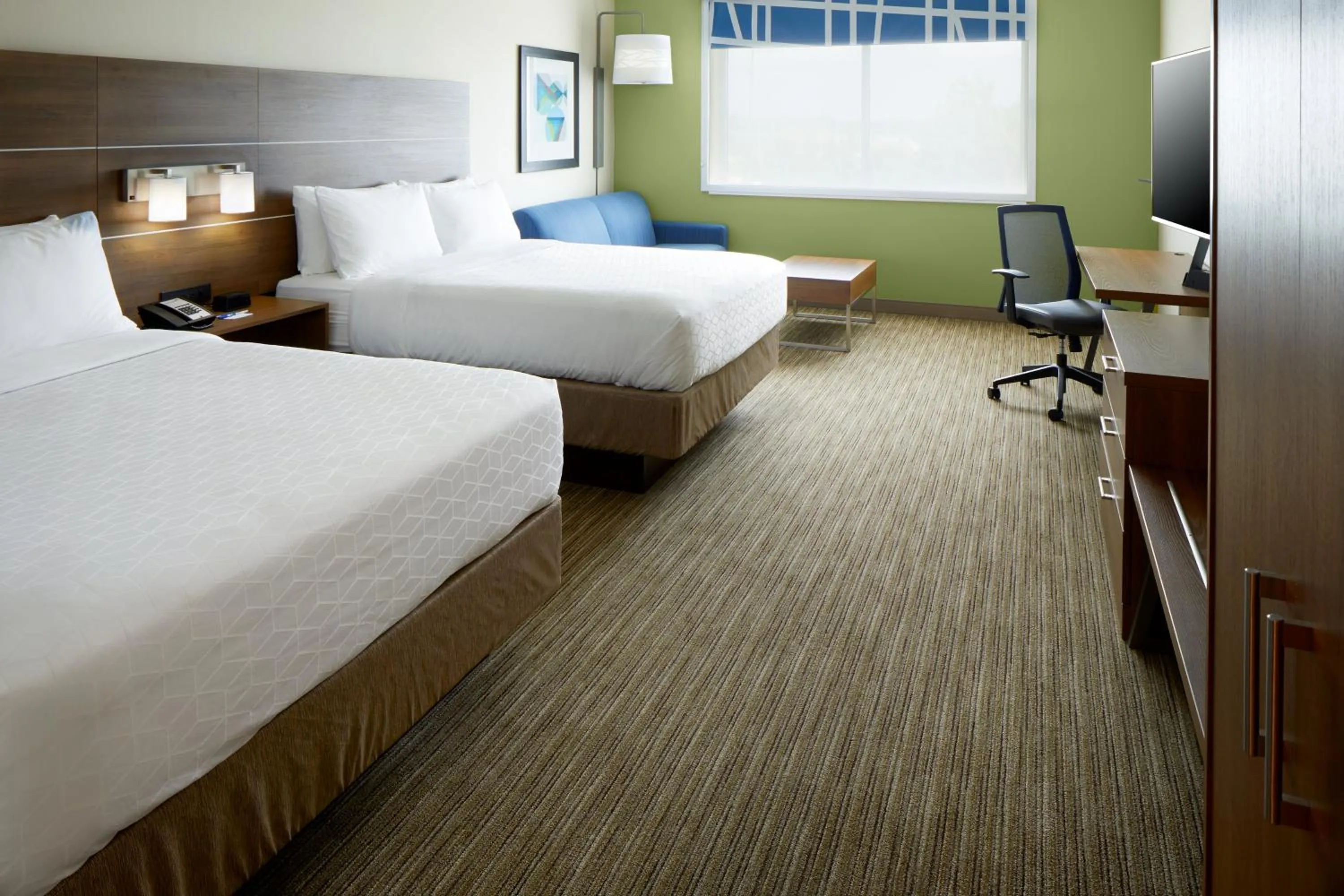 Photo of the whole room, Bed in Holiday Inn Express & Suites - Cincinnati North - Liberty Way by IHG