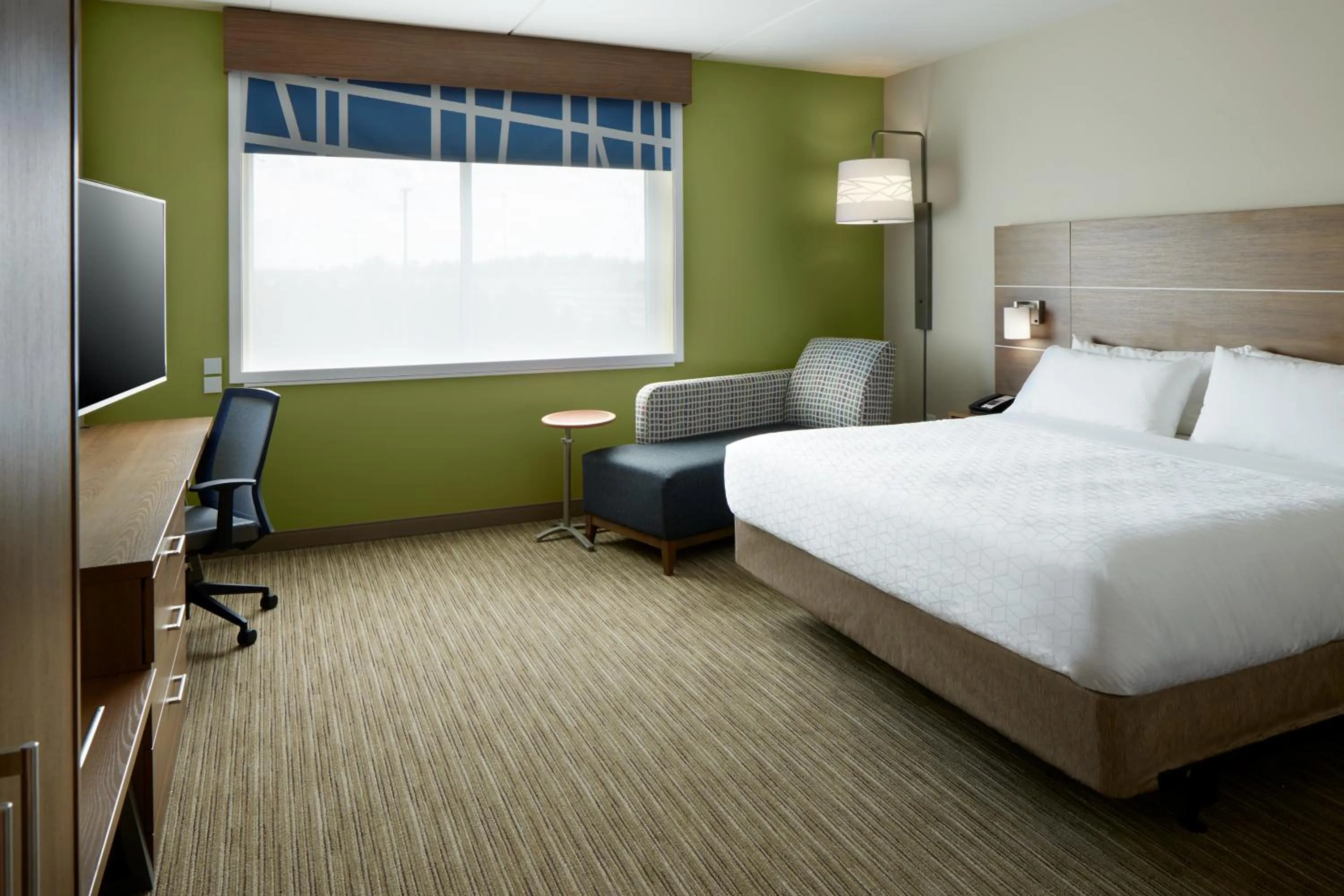 Photo of the whole room, Bed in Holiday Inn Express & Suites - Cincinnati North - Liberty Way by IHG