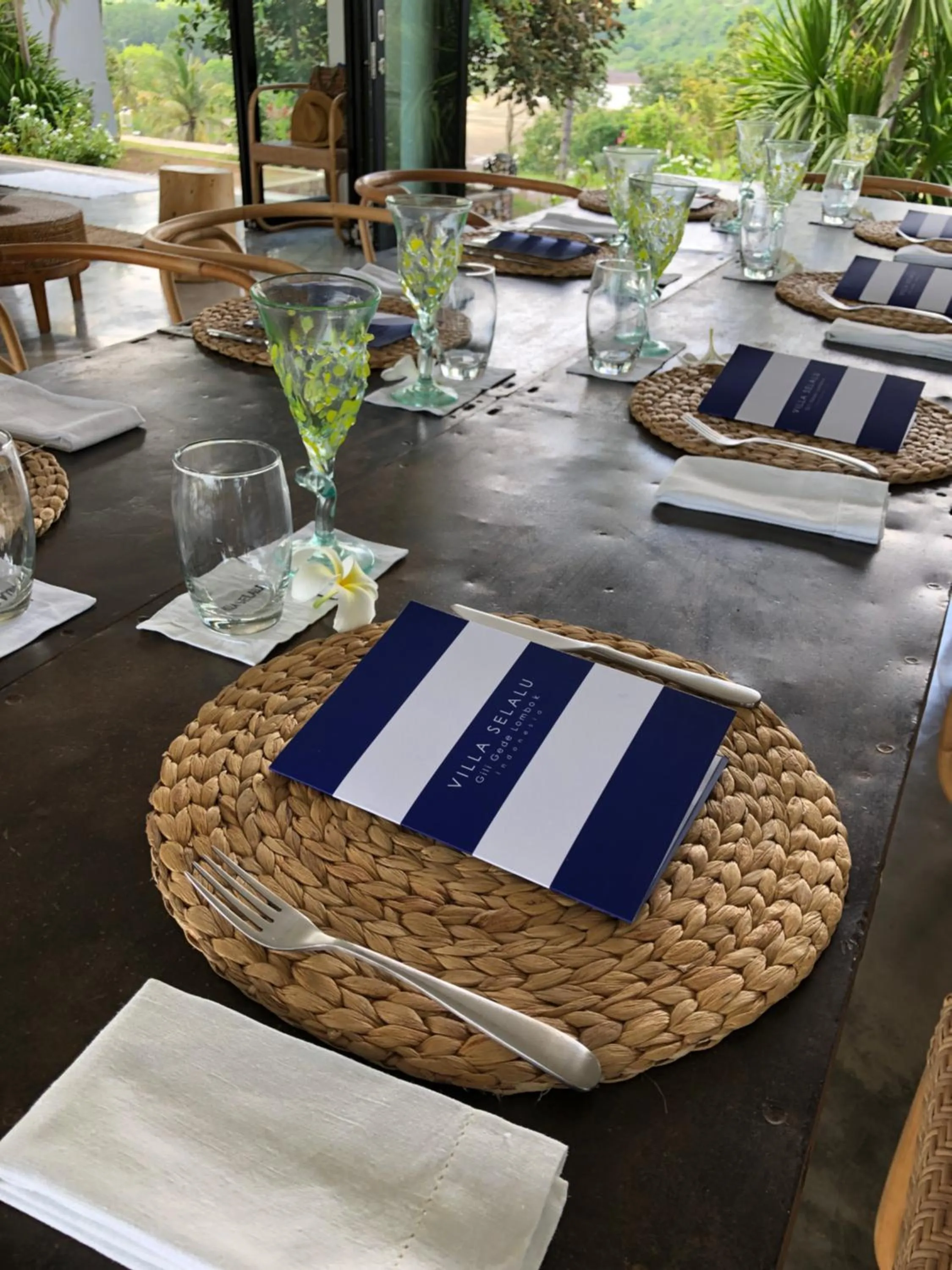 Restaurant/places to eat in Villa Selalu Gili Gede