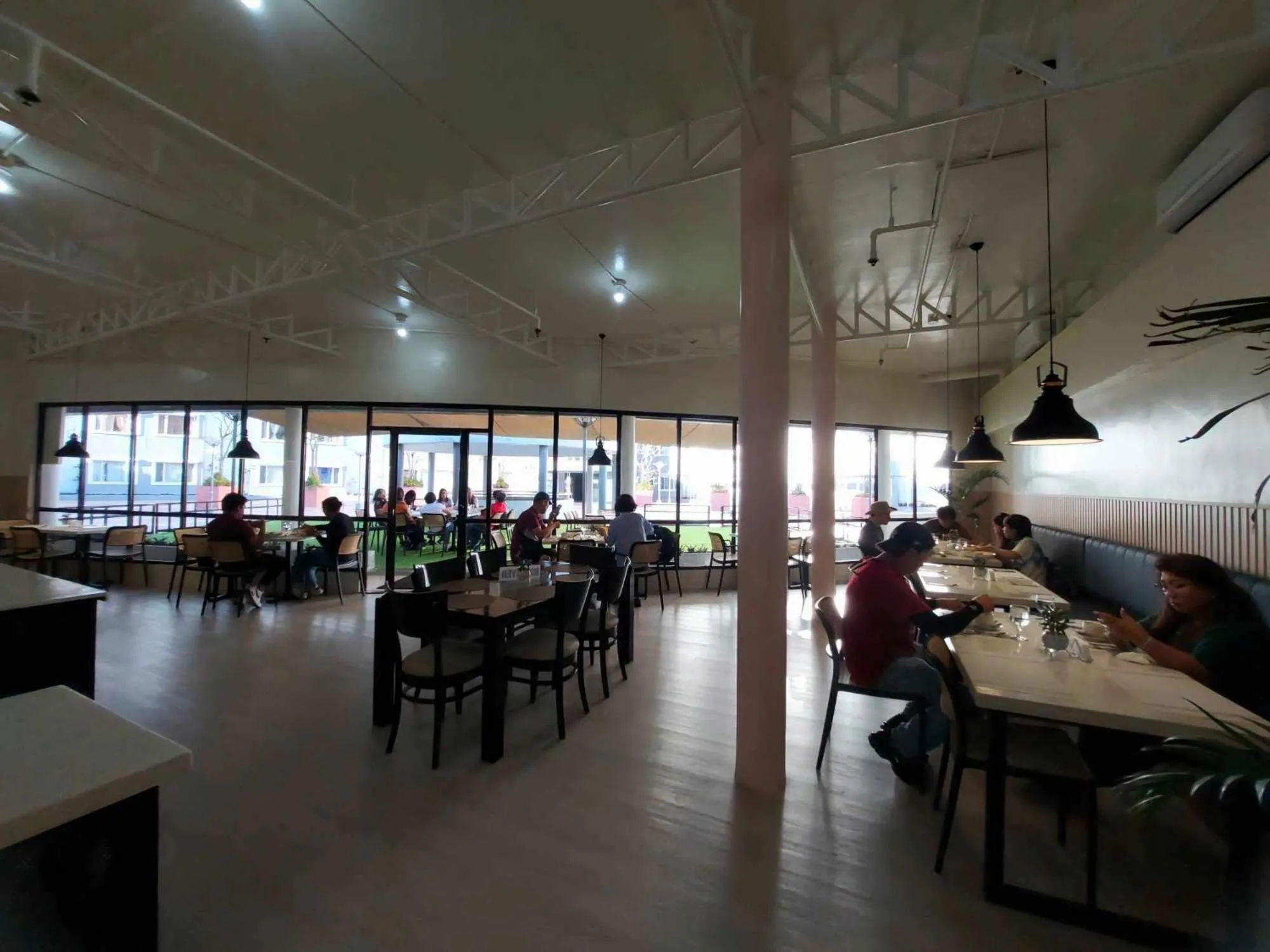 Restaurant/places to eat in Albergo Hotel