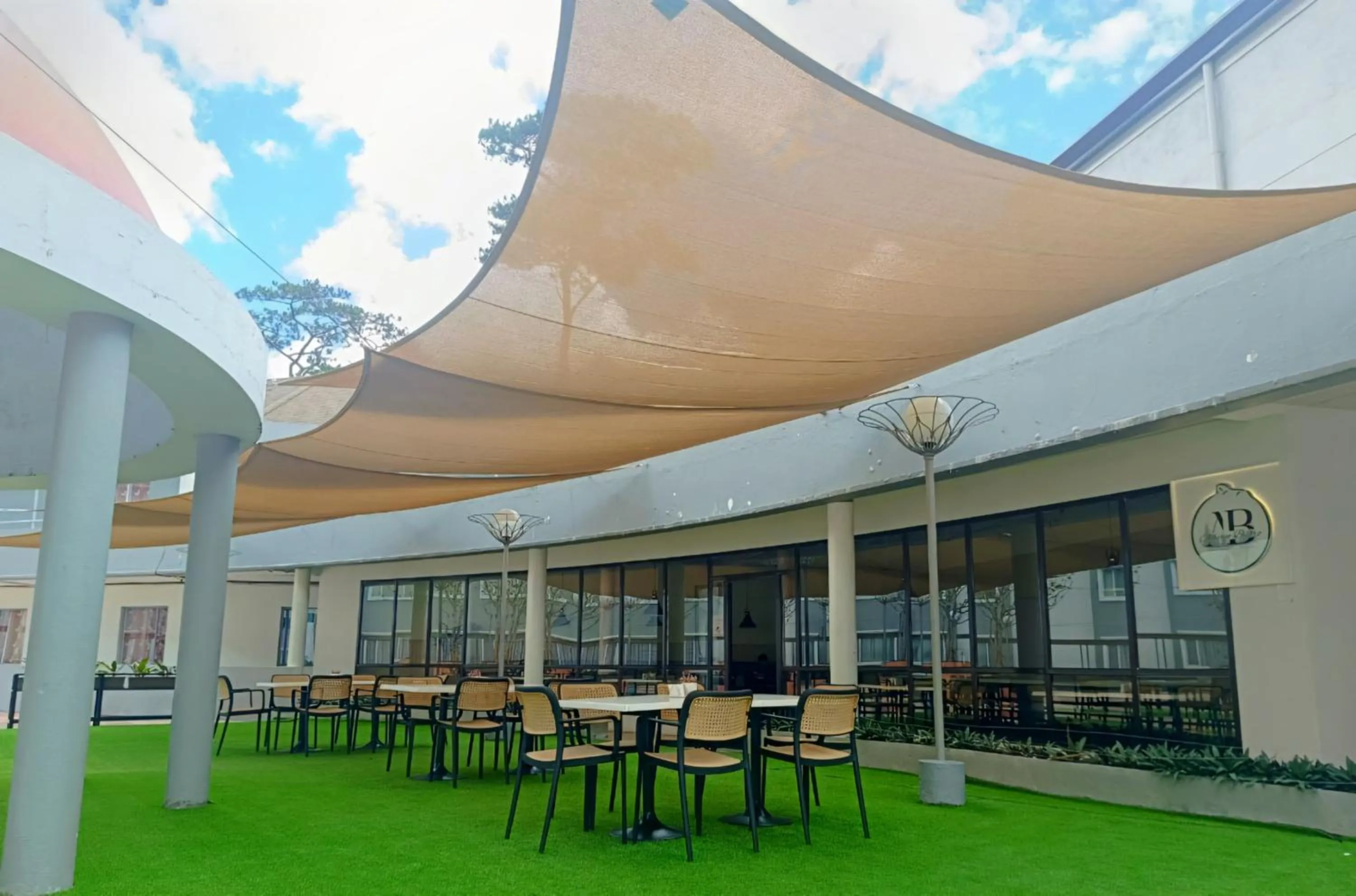 Restaurant/places to eat in Albergo Hotel