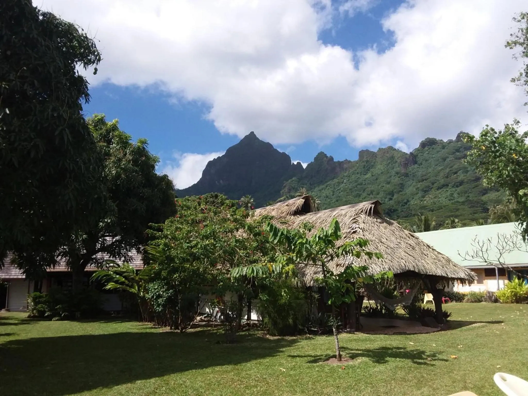 Garden in Linareva Moorea Beach Resort