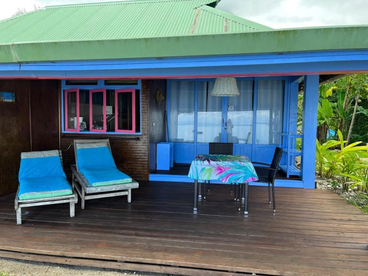 Oceanfront Studio in Linareva Moorea Beach Resort