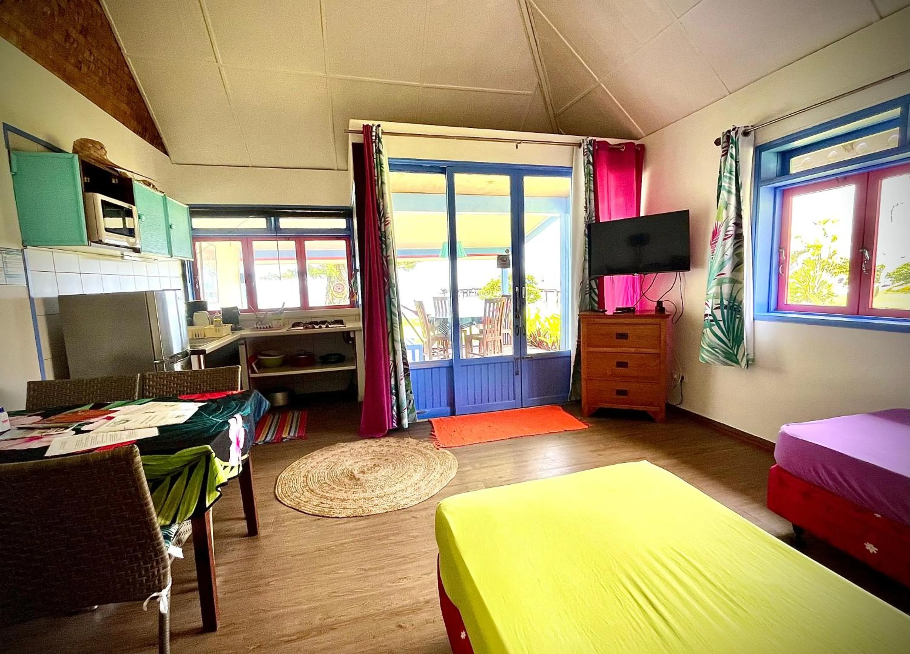 TV and multimedia, Bed in Linareva Moorea Beach Resort