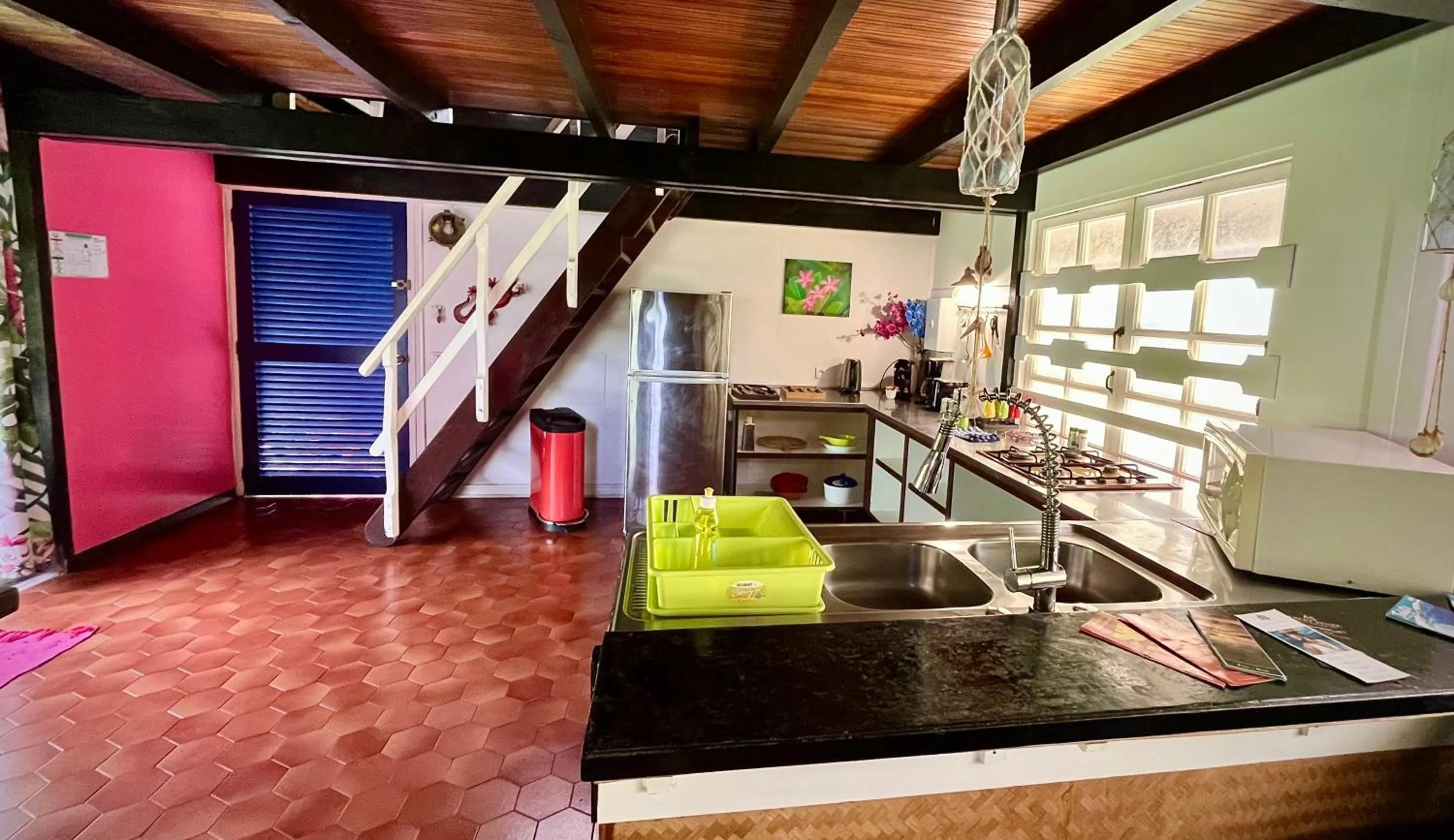 Kitchen or kitchenette in Linareva Moorea Beach Resort