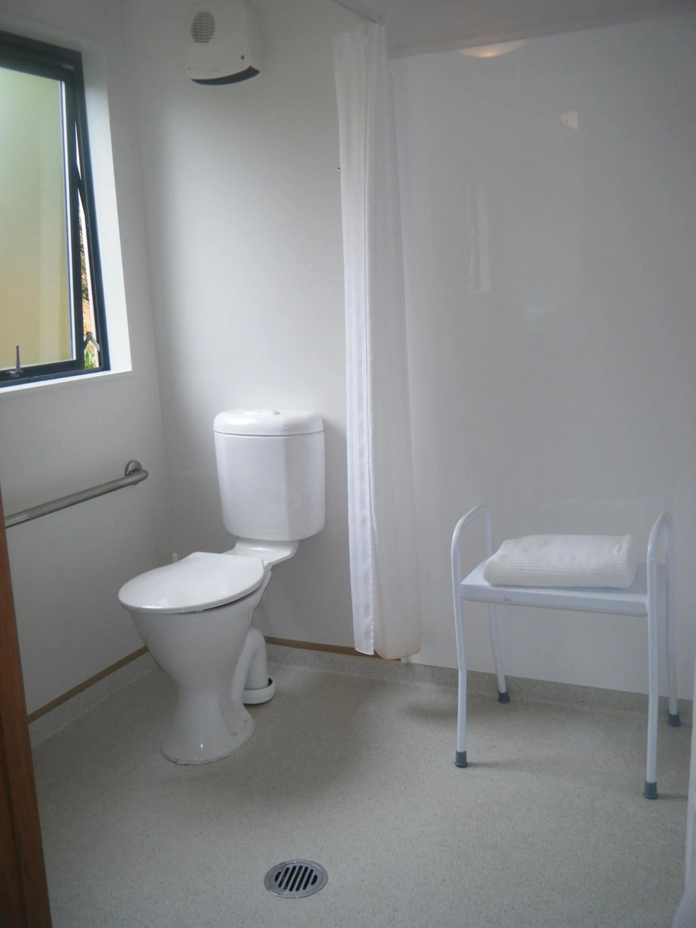 Toilet in Bella Vista Motel Kaikoura