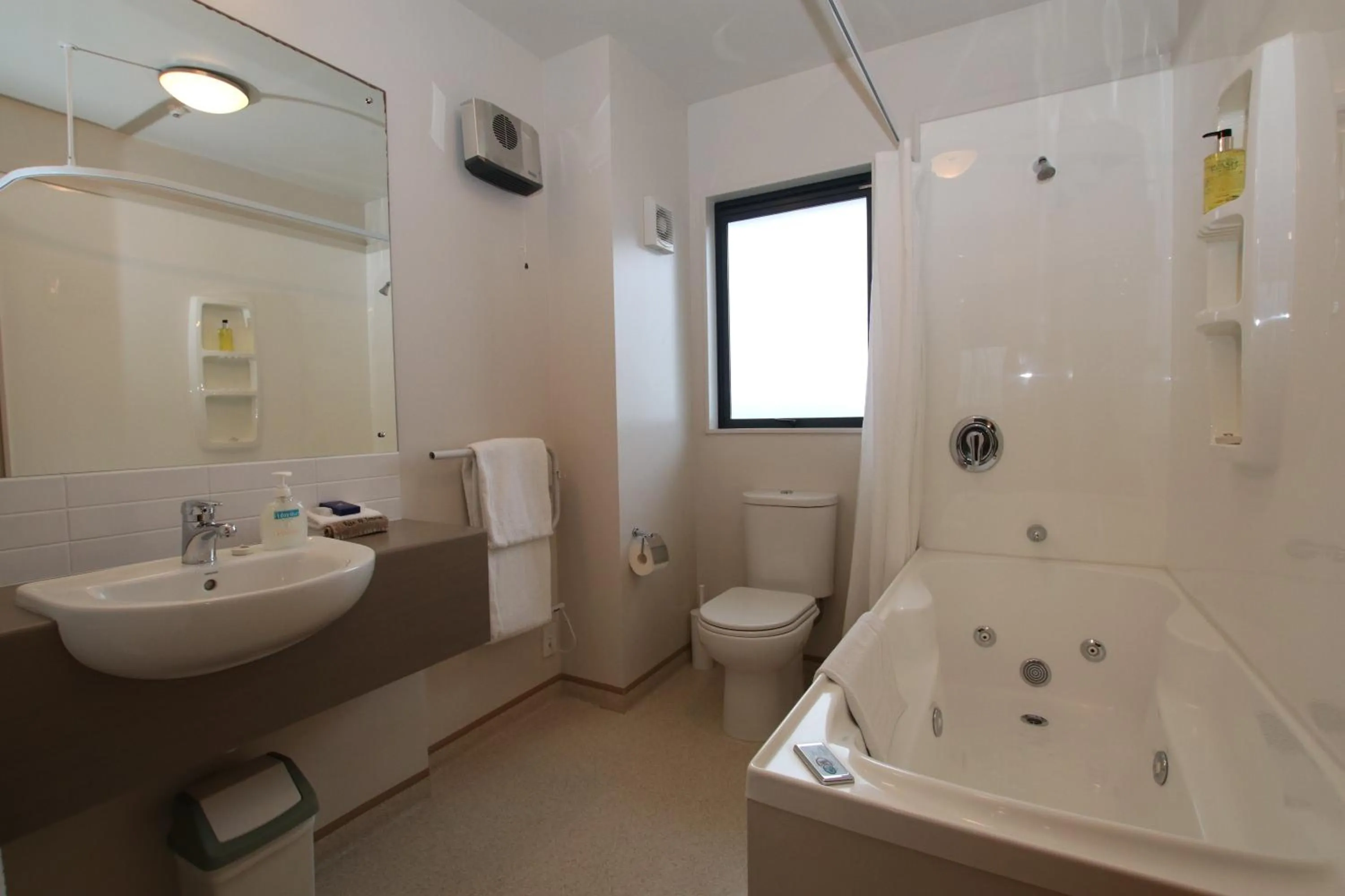 Bathroom in Bella Vista Motel Kaikoura