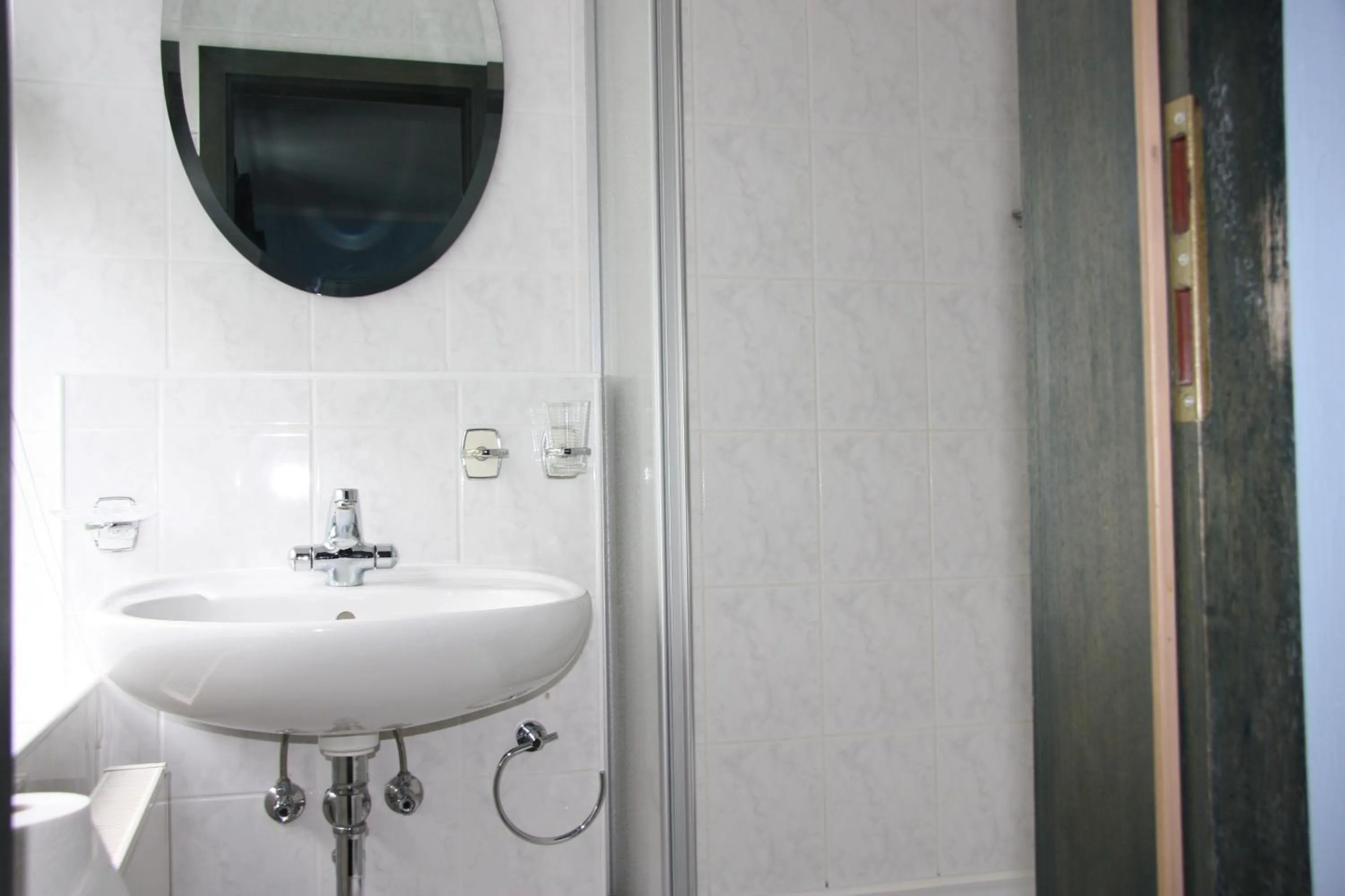 Shower in Hotel am Fluss