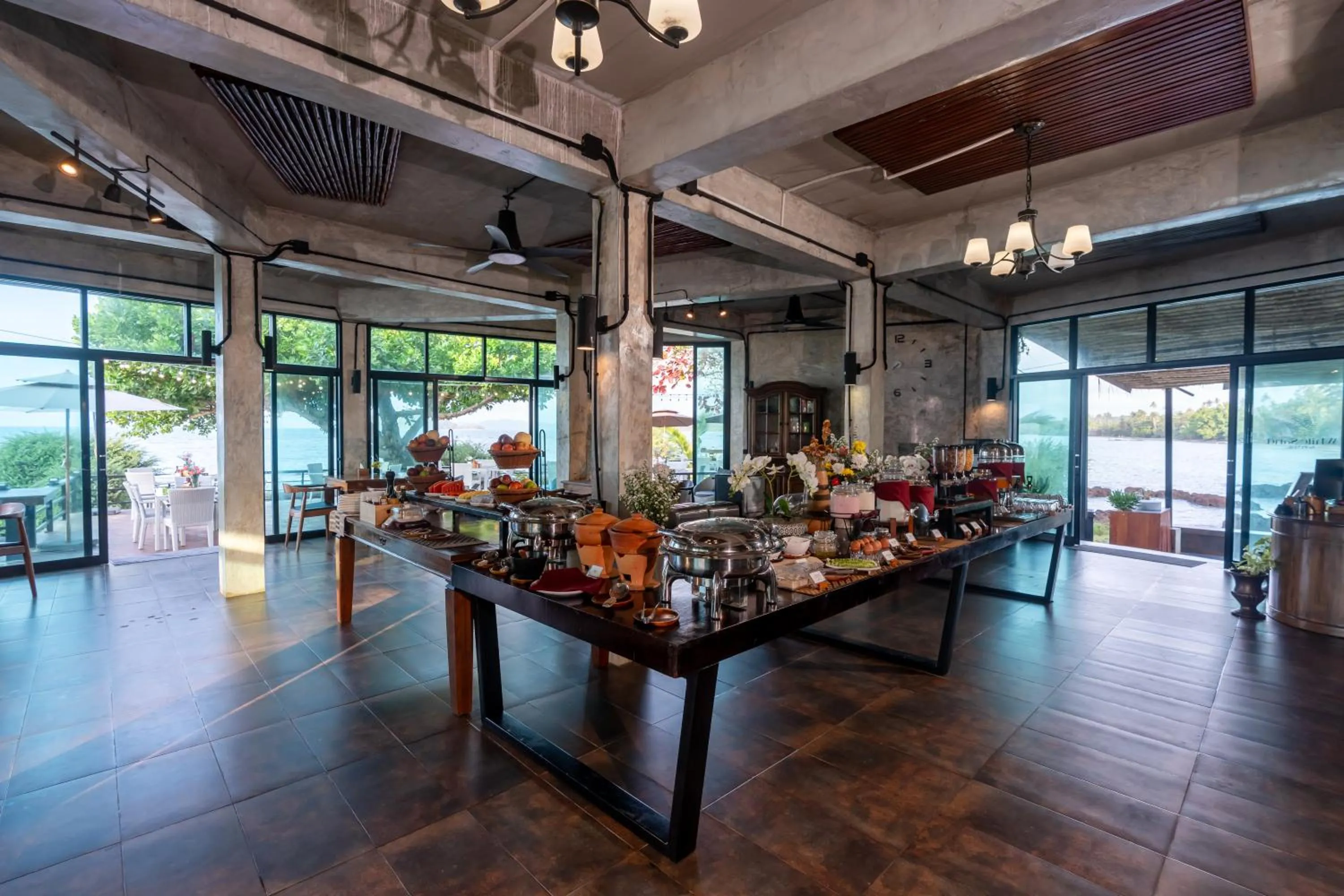 Restaurant/places to eat in Koh Mak White Sand Beach